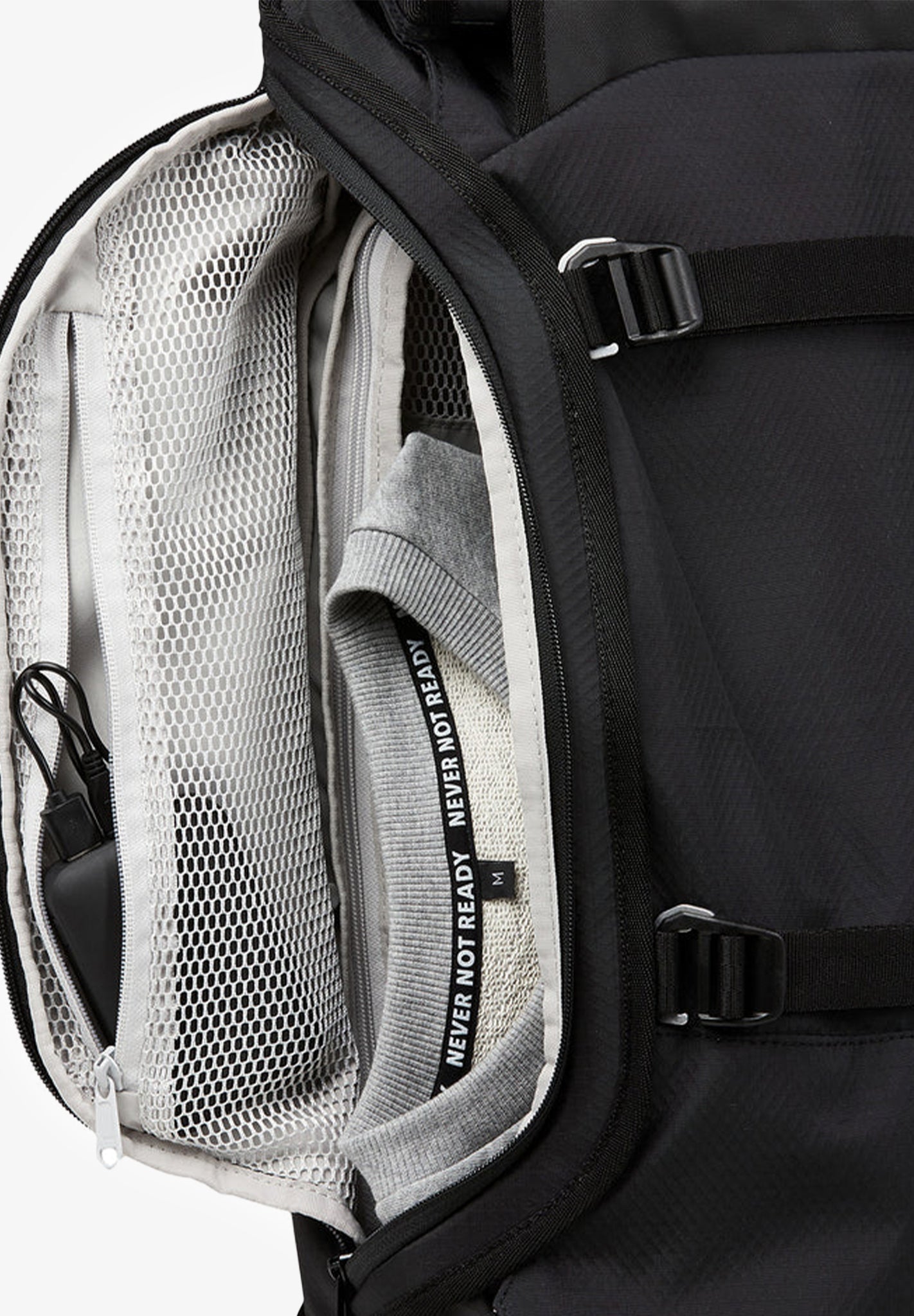 AEVOR - Travel Pack - Proof Black - BACKYARD