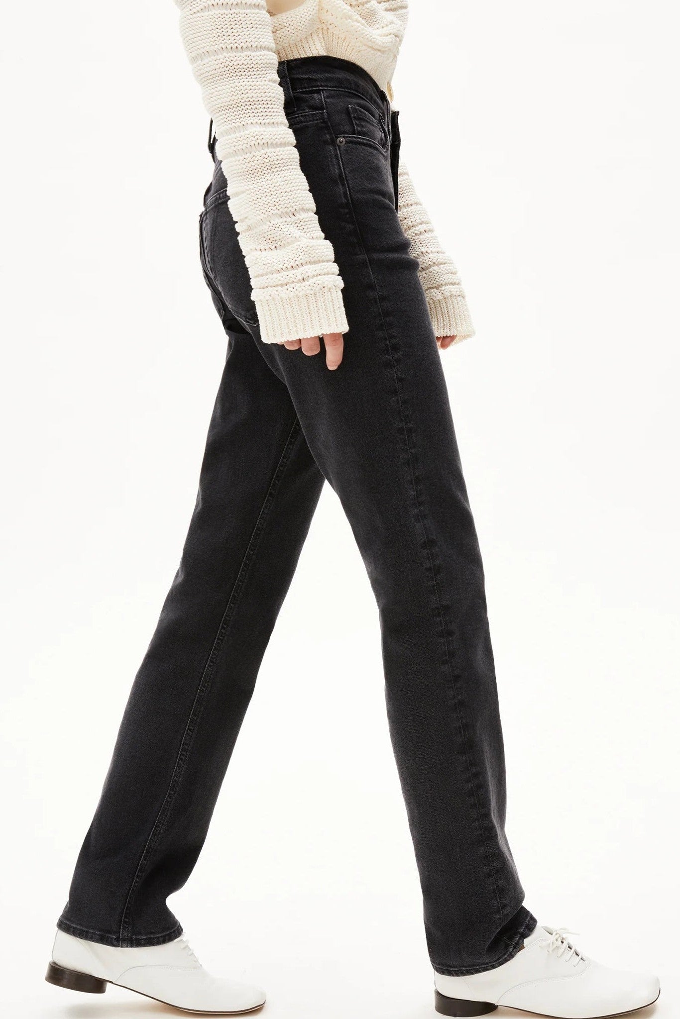 ARMEDANGELS - Carenaa - Ebony - BACKYARD