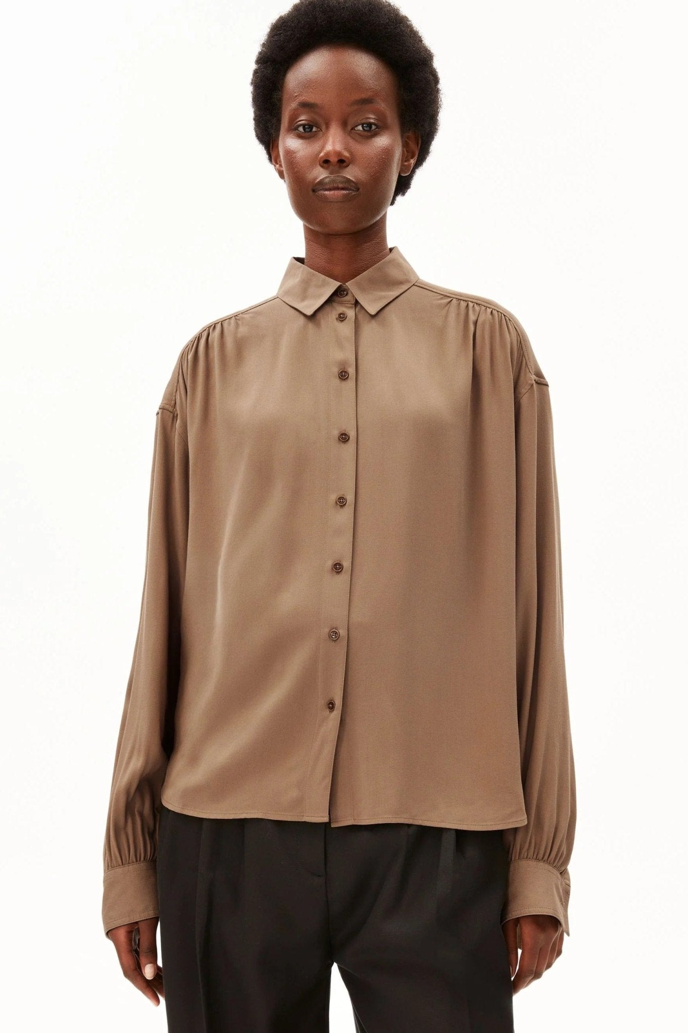 ARMEDANGELS-Efinaraa Ecovero Blouse-Amberwood-BACKYARD