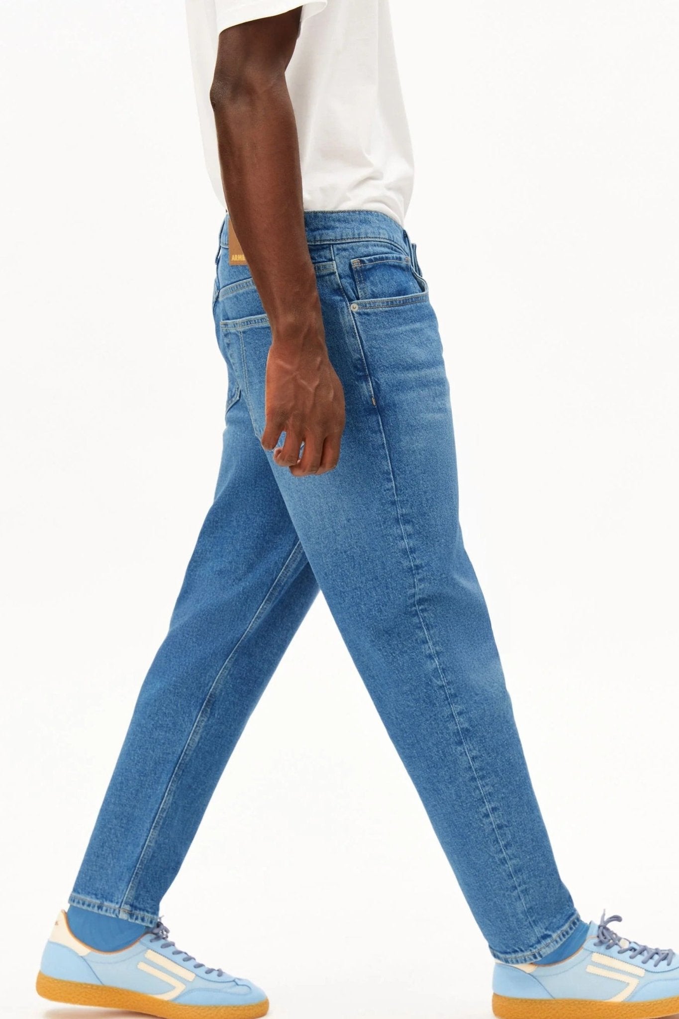 ARMEDANGELS-Maakx Relaxed Tapered Jean-Orkla-BACKYARD