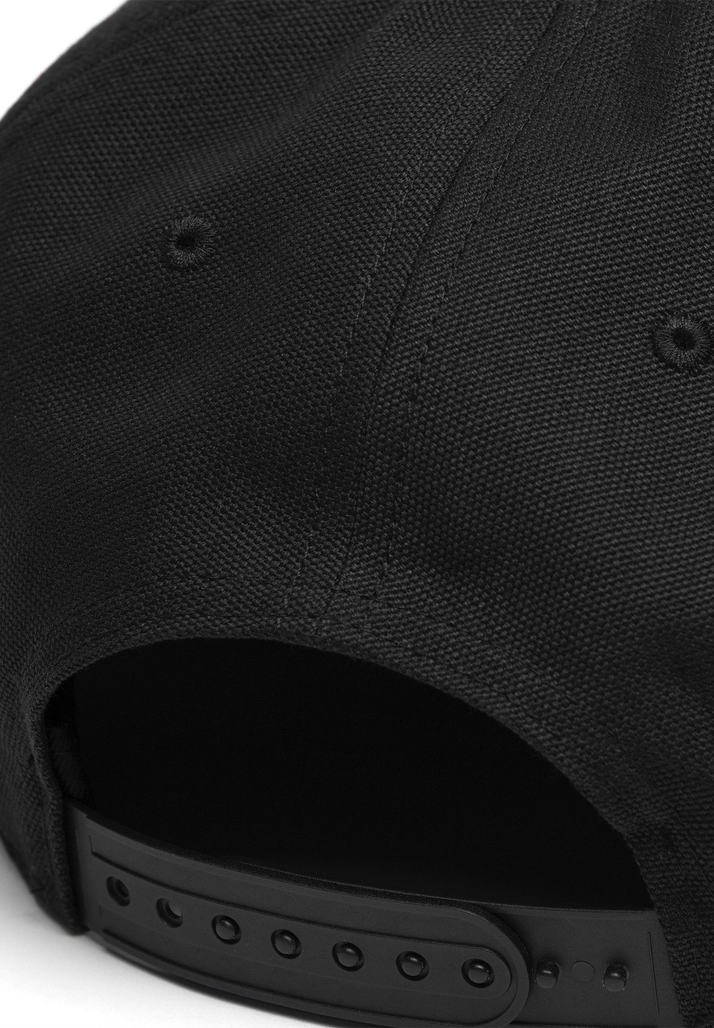 CARHARTT WIP - Logo Cap - Black - BACKYARD