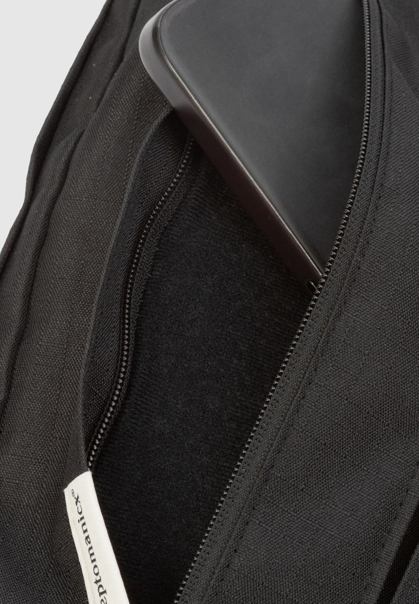 CLEPTOMANICX - Tap M2 Hipbag - Black - BACKYARD