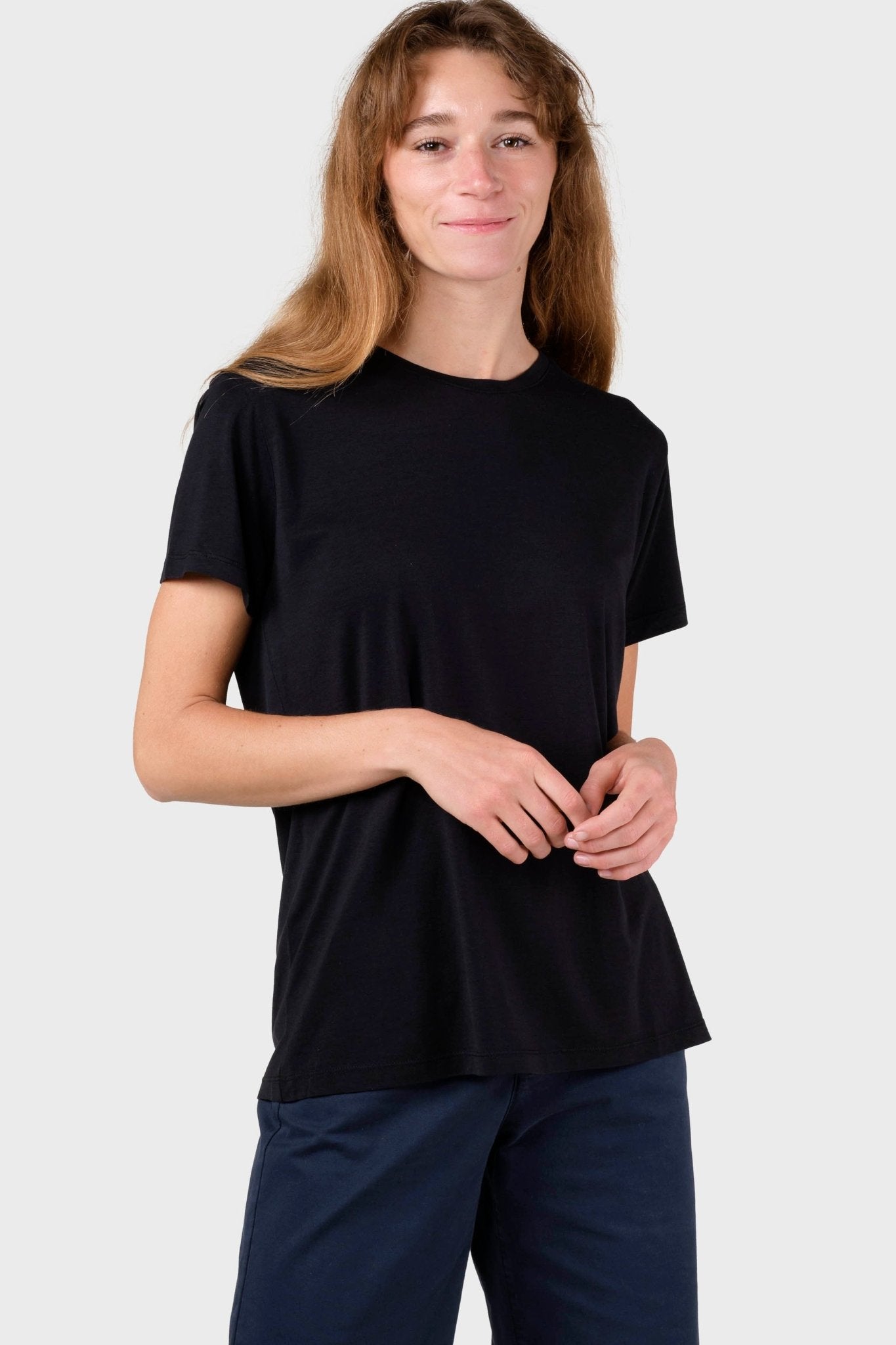 KLITMOLLER COLLECTIVE - Thelma Tee - Black - BACKYARD