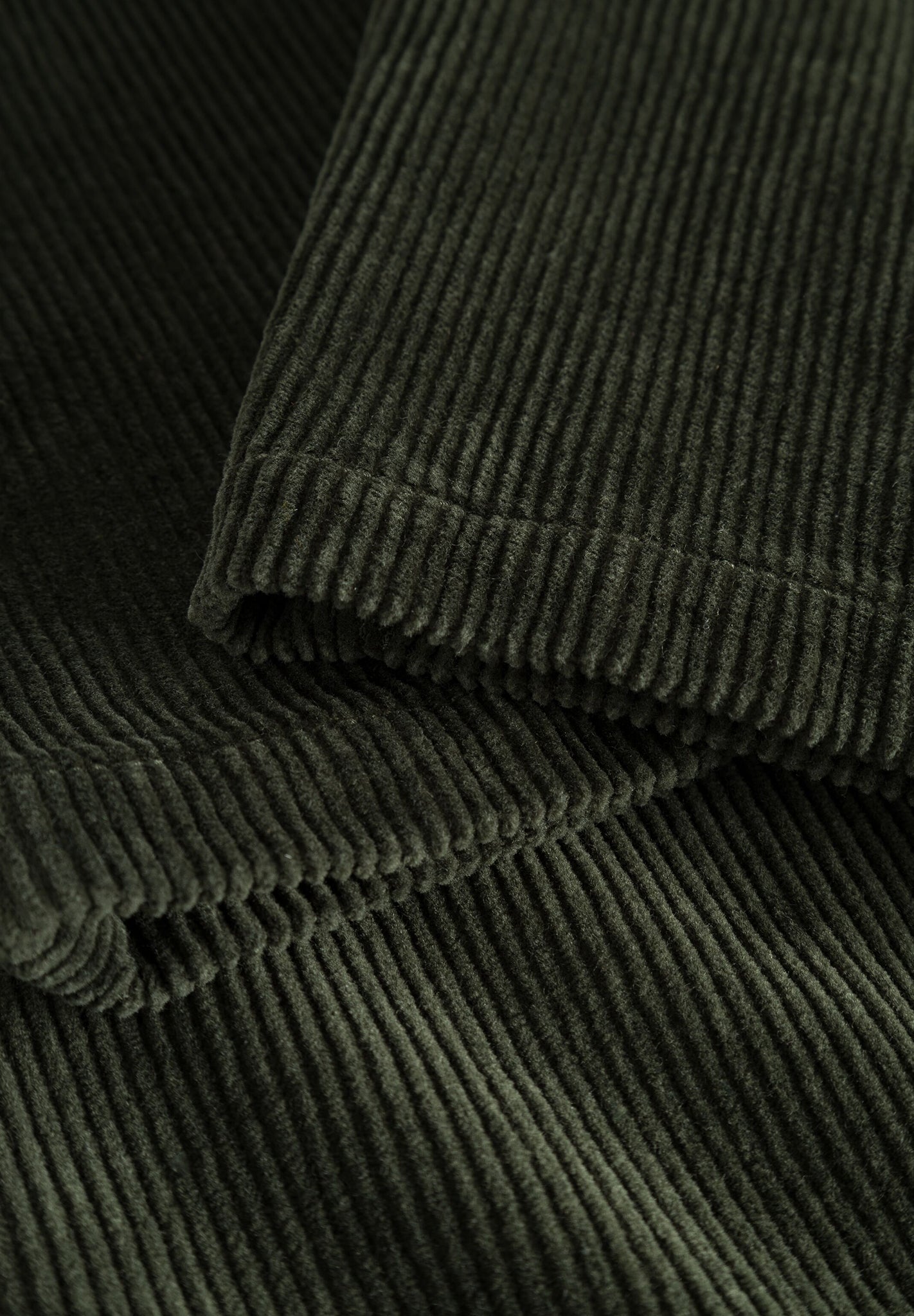 KNOWLEDGE COTTON - Chuck Regular Cord Chino Pants - Forest Night - BACKYARD