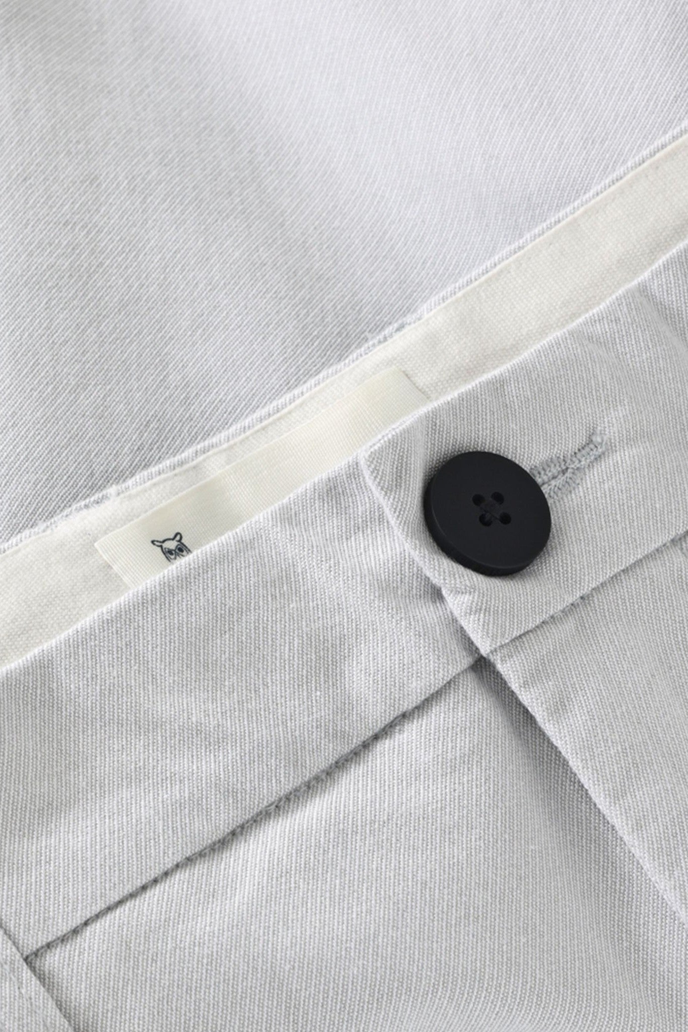 KNOWLEDGE COTTON - Chuck Regular Twill Shorts - Ultimate Grey - BACKYARD