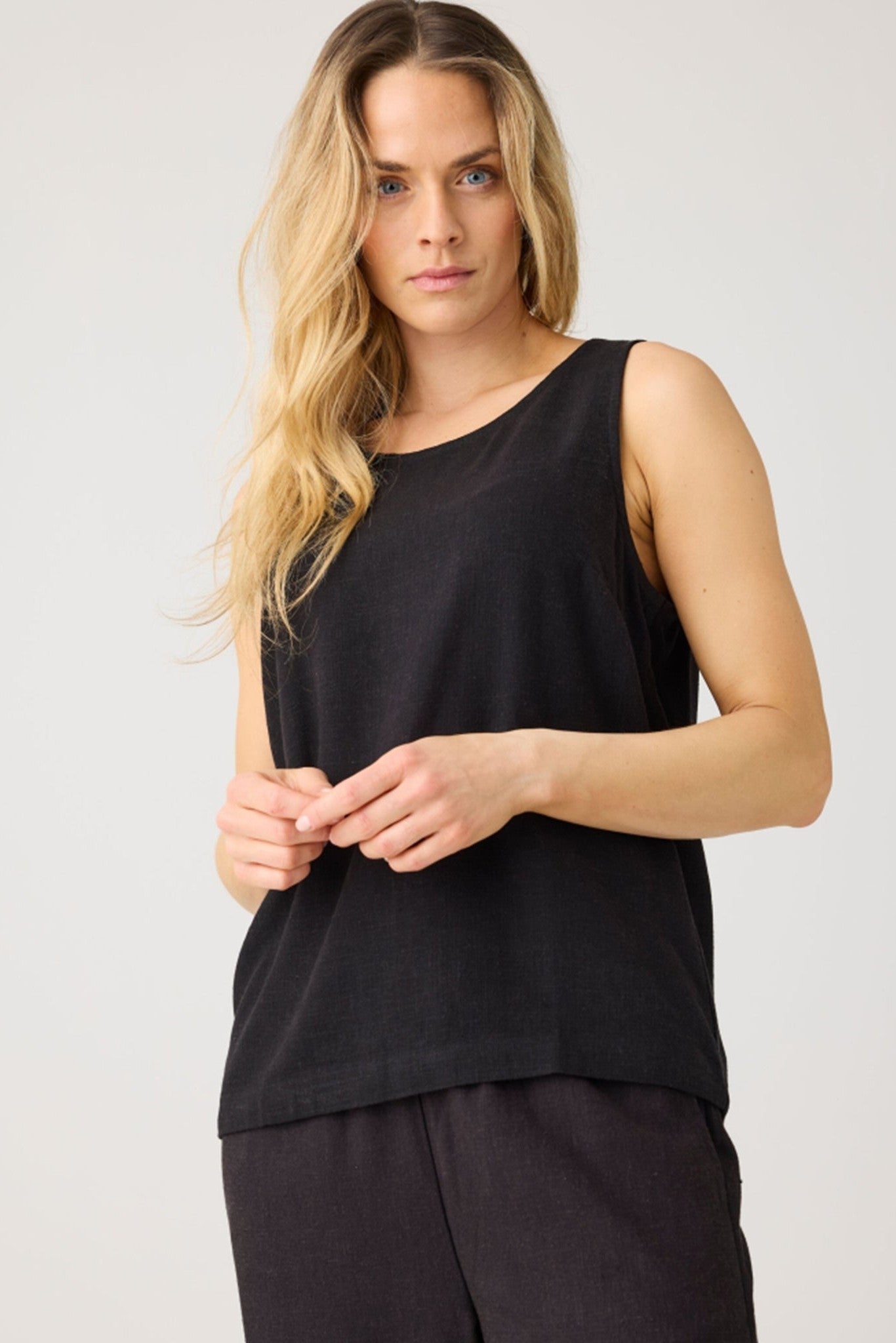 KNOWLEDGE COTTON - Linen - Mix Top - Black Jet - BACKYARD