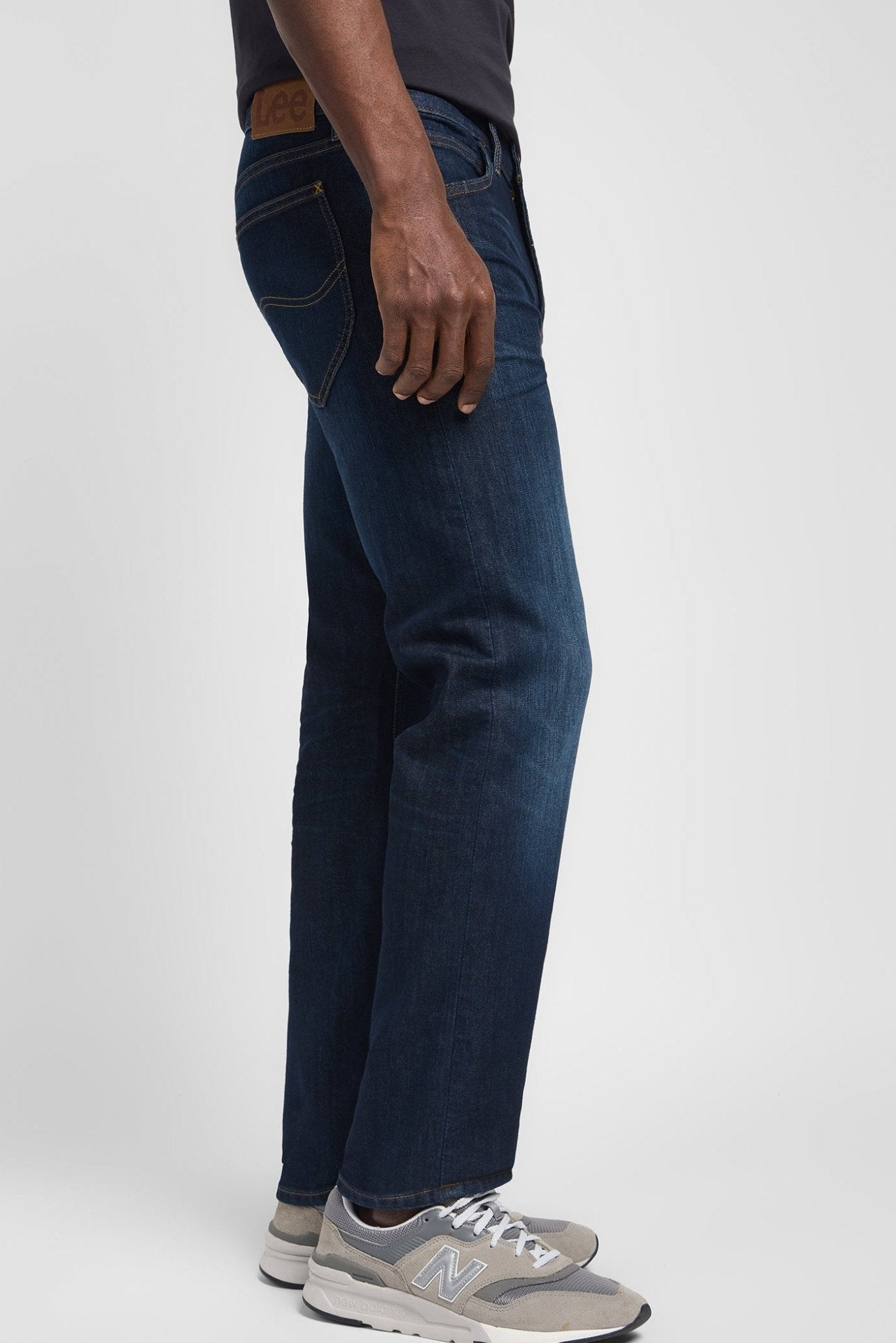 LEE - Daren - Strong Hand - BACKYARD