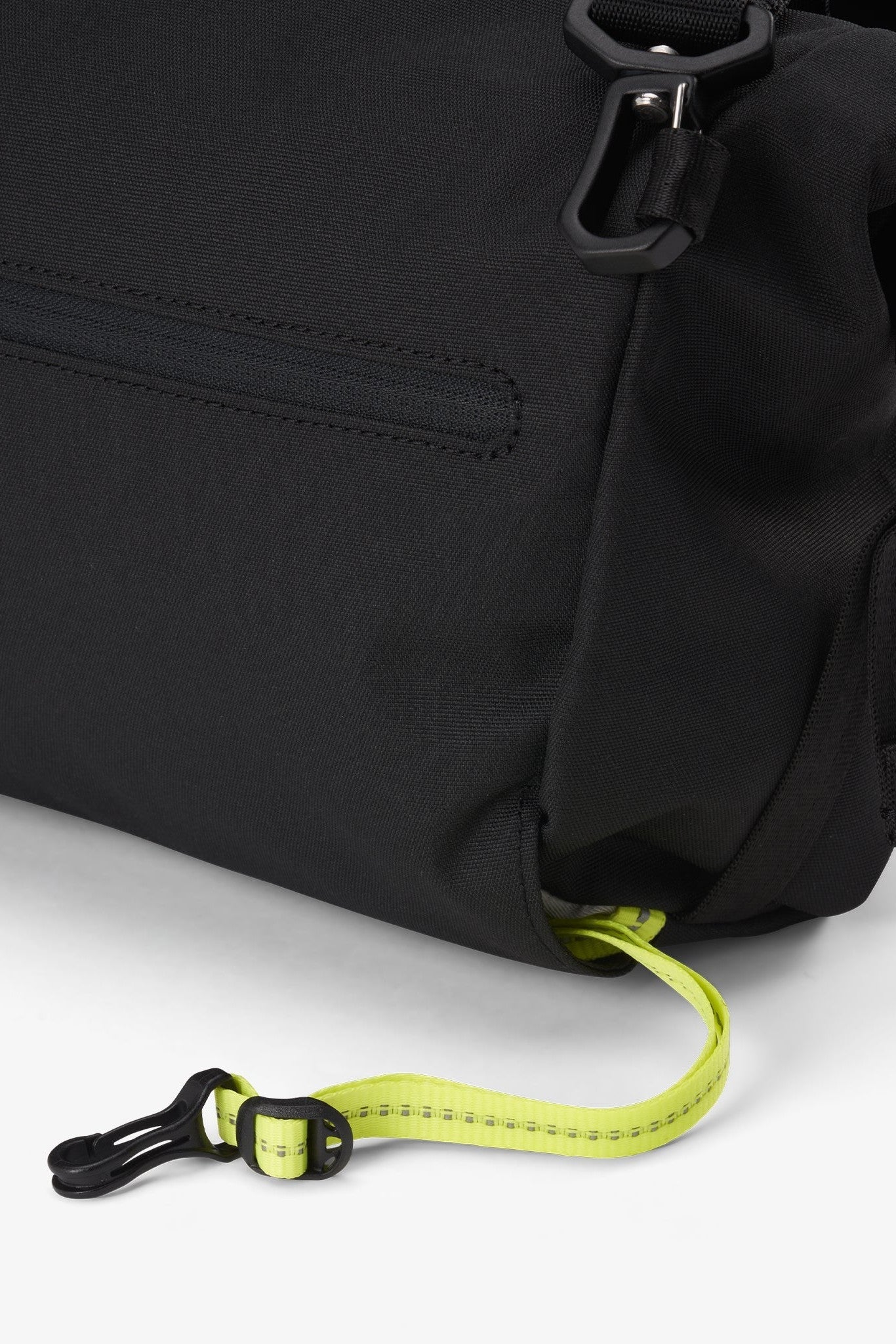 PINQPONQ - Aksel Hipbag - Rooted Black - BACKYARD