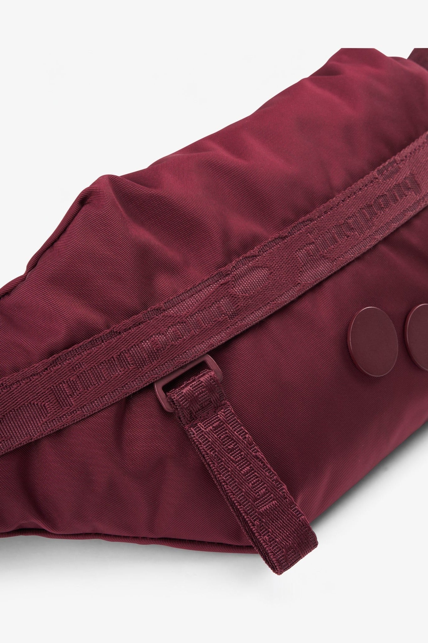 PINQPONQ - Brik Hipbag - Changeant Glazed Red - BACKYARD