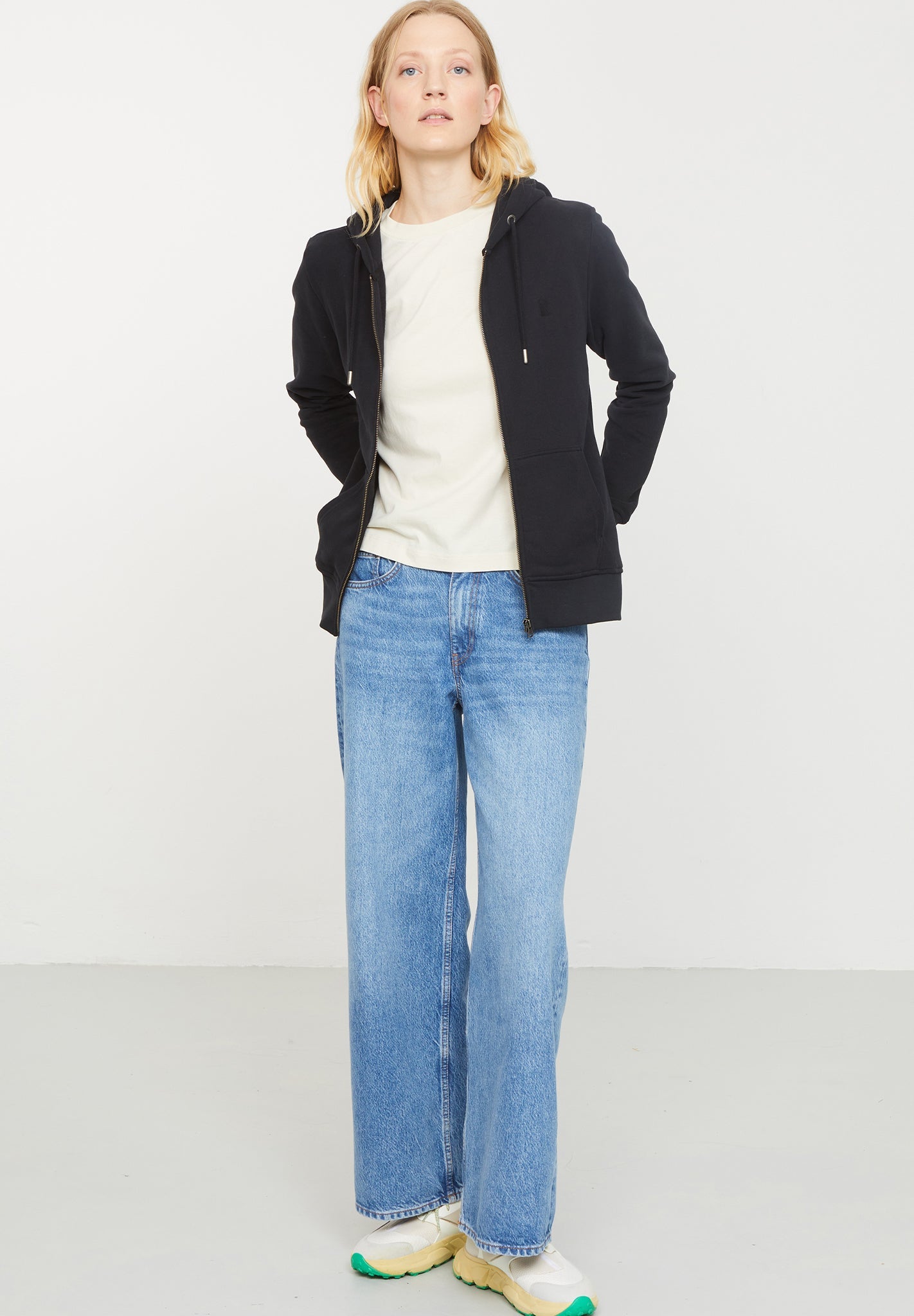 RECOLUTION - Dahlia - Black - BACKYARD