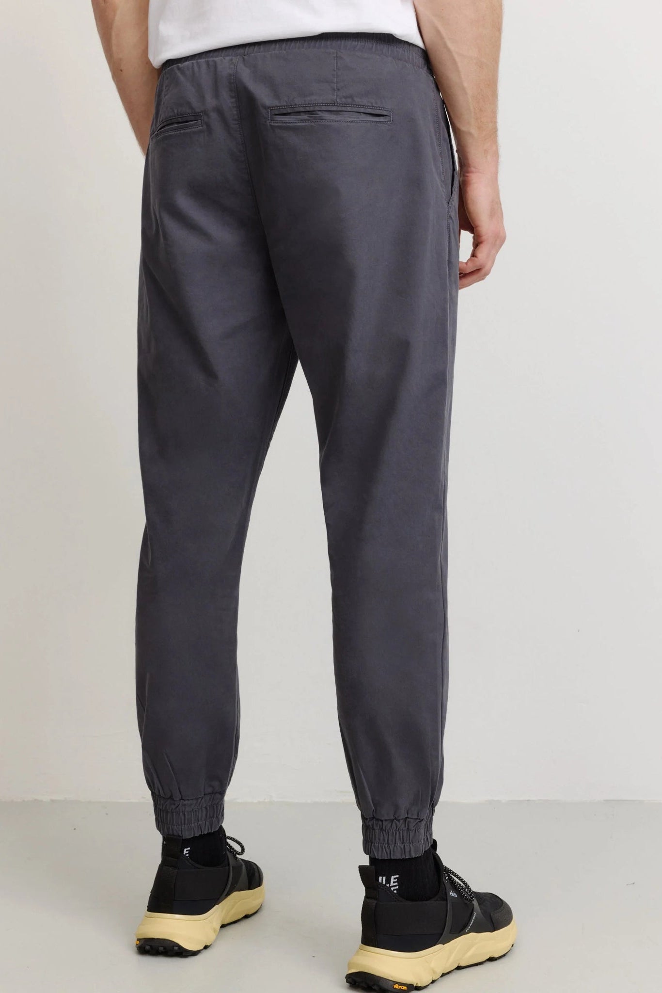 RECOLUTION - Musa - Dark Grey - BACKYARD