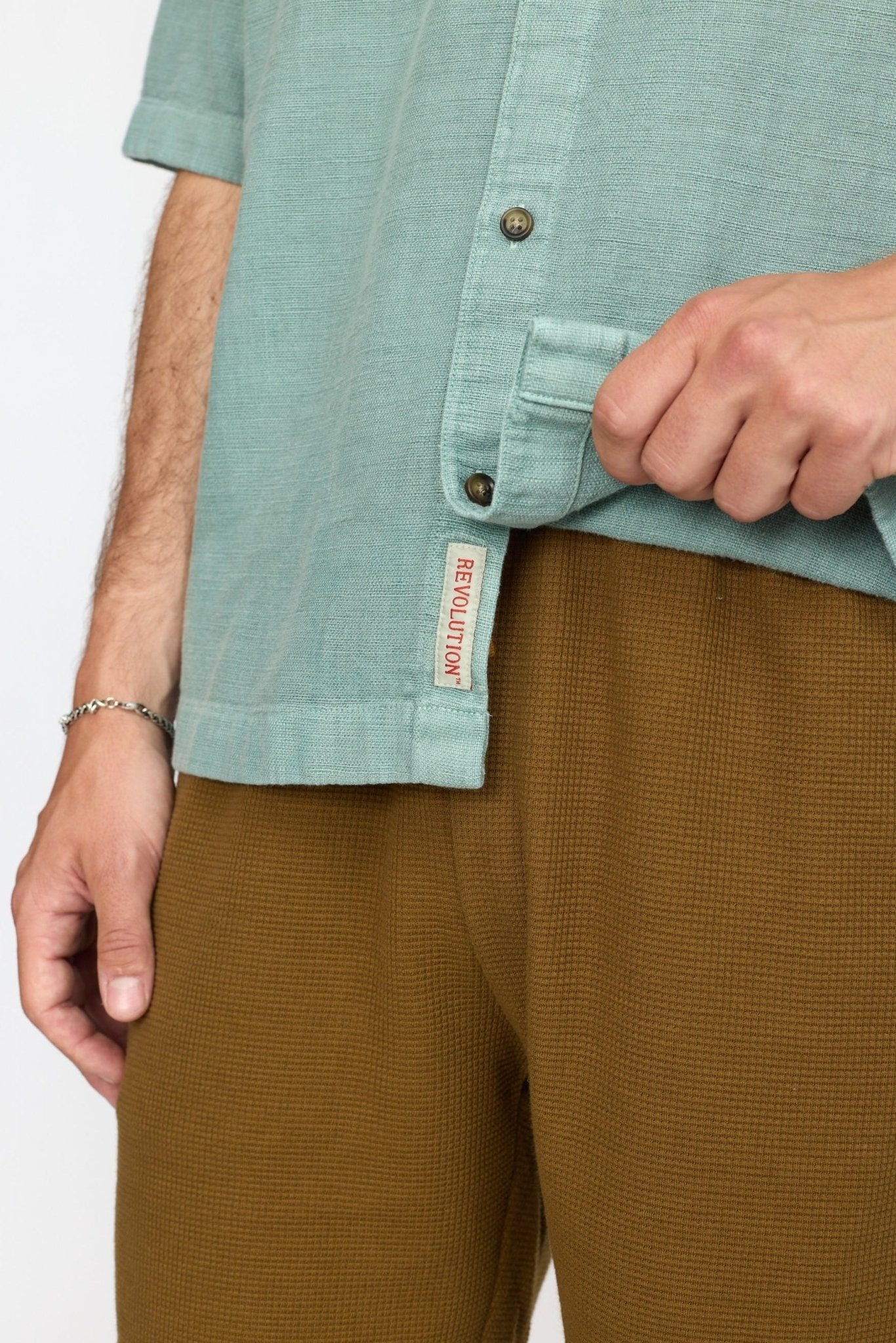 REVOLUTION - 3153 Oversize Short Sleeved Shirt - Dustgreen - BACKYARD