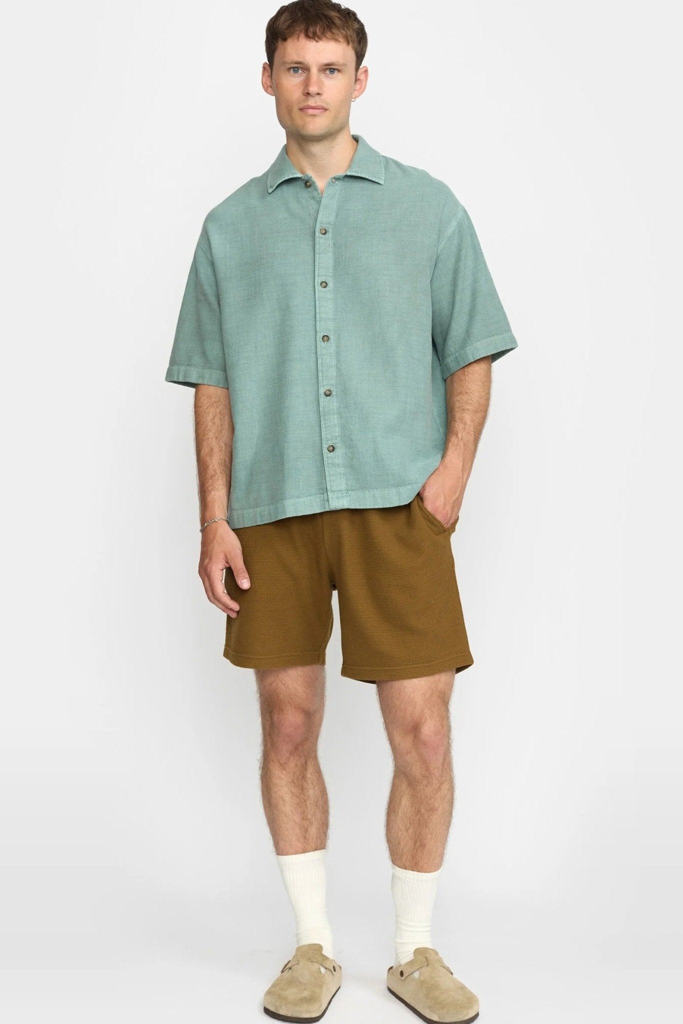 REVOLUTION - 3153 Oversize Short Sleeved Shirt - Dustgreen - BACKYARD