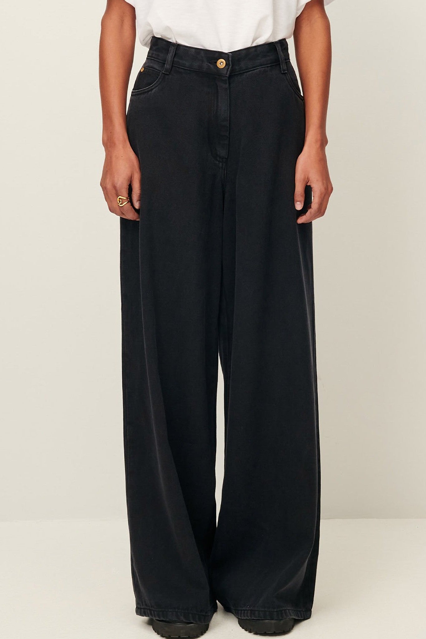 SESSUN - Dalt - Black - BACKYARD