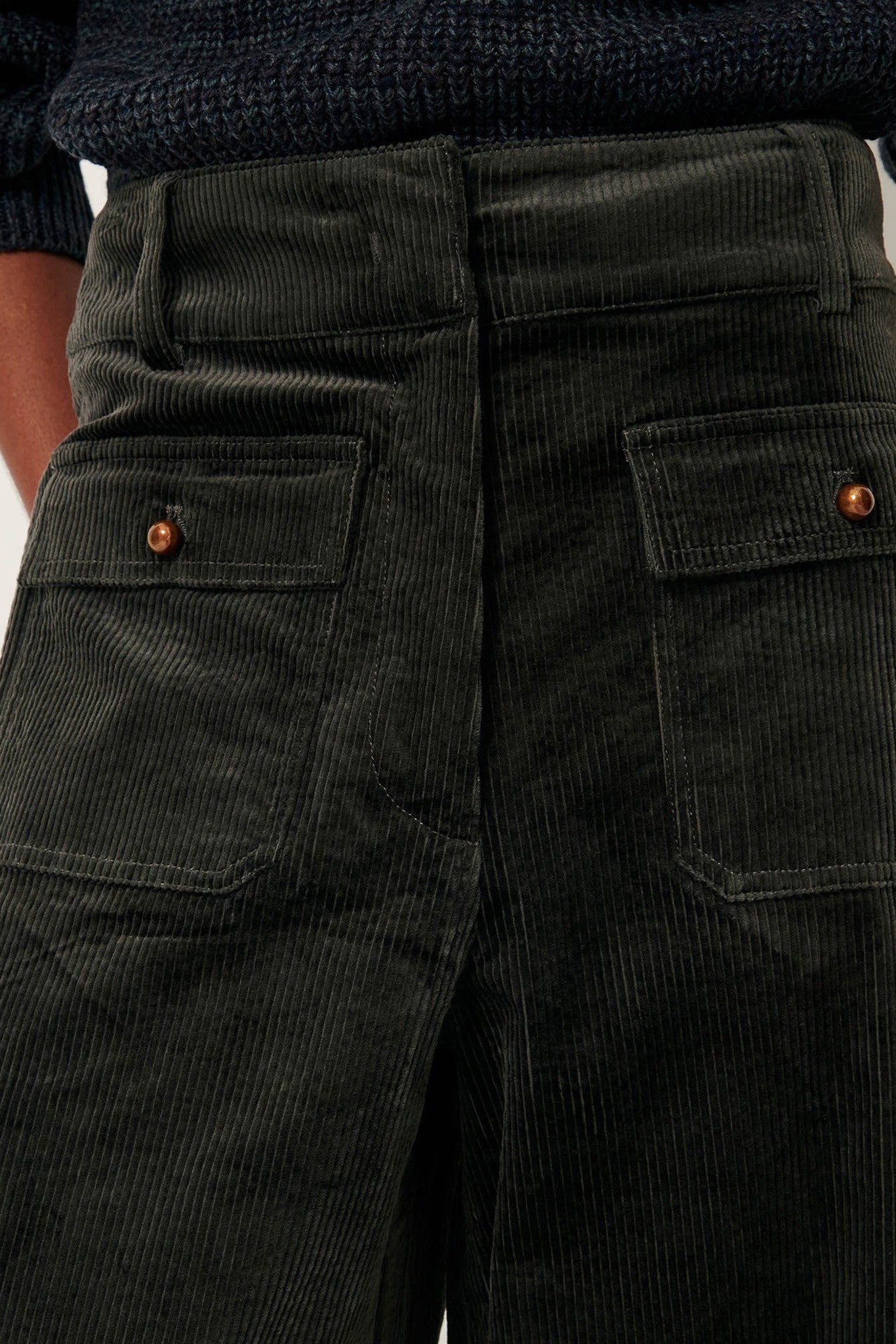 SESSUN - Manhastreet - Basalt - BACKYARD