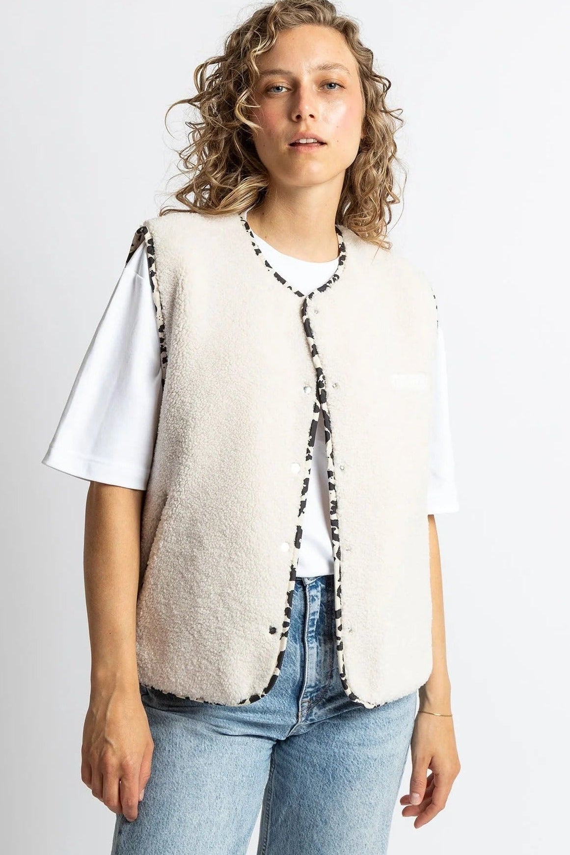 VIVI MARI-Teddy Fleece Vest-Sand-BACKYARD