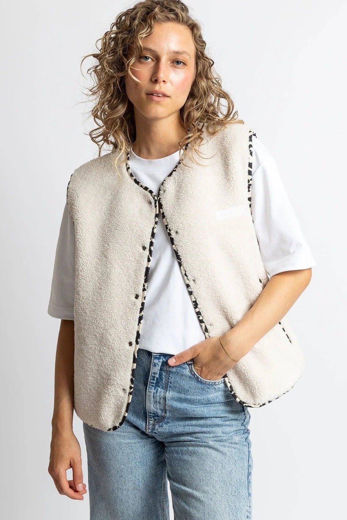 VIVI MARI-Teddy Fleece Vest-Sand-BACKYARD