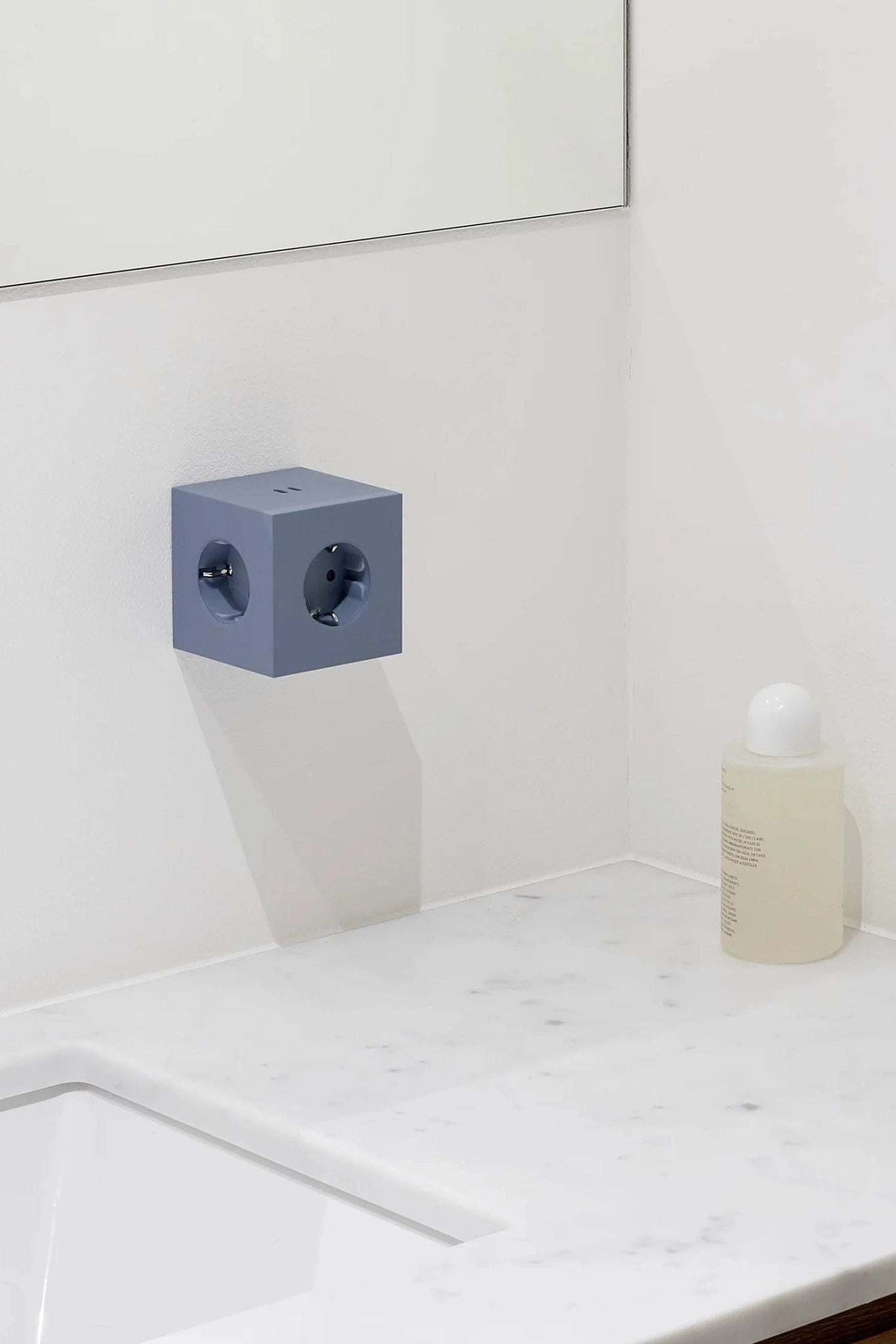 AVOLT - Square 2 - Ocean Blue - BACKYARD