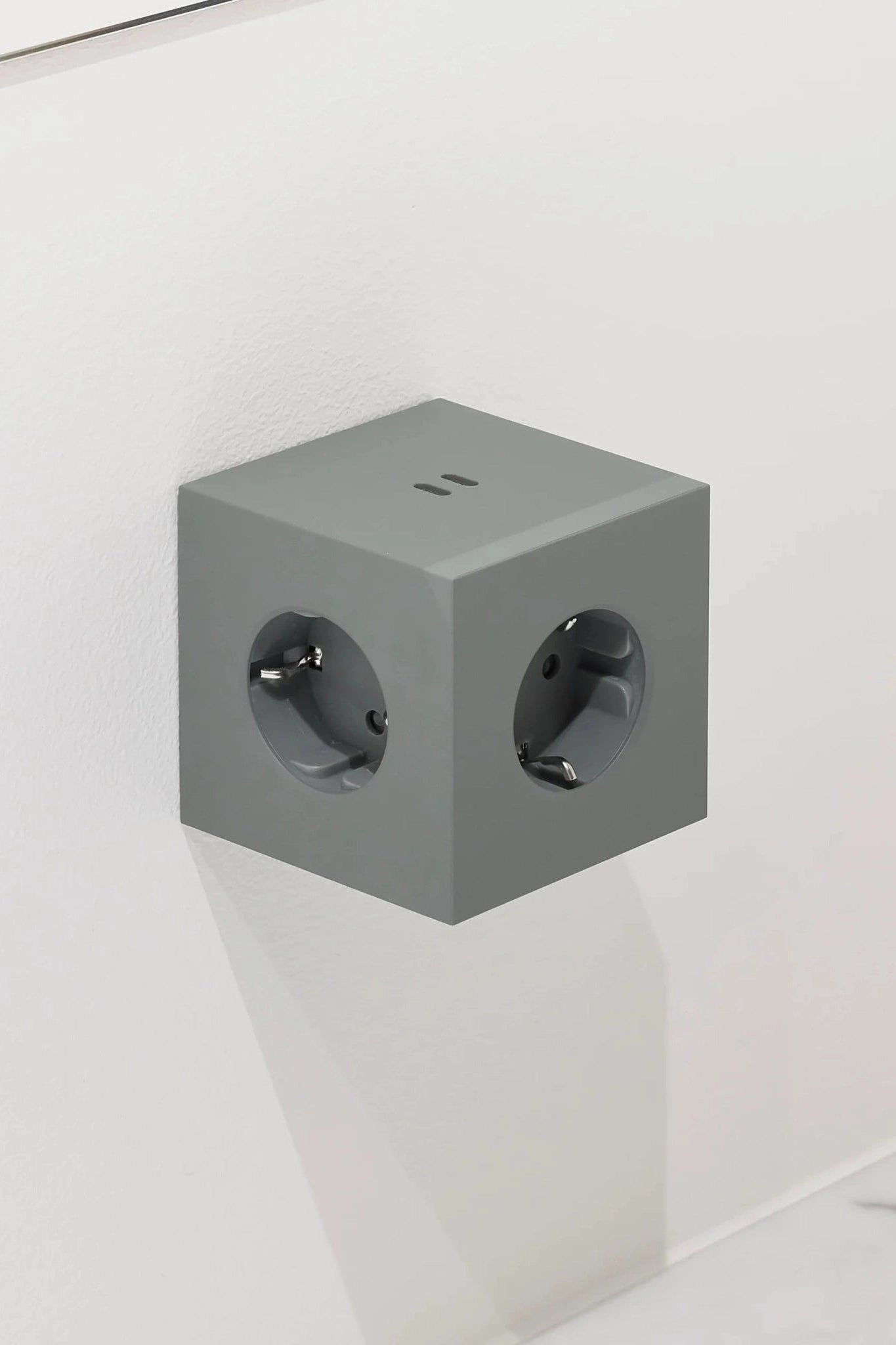 AVOLT - Square 2 - Oak Green - BACKYARD