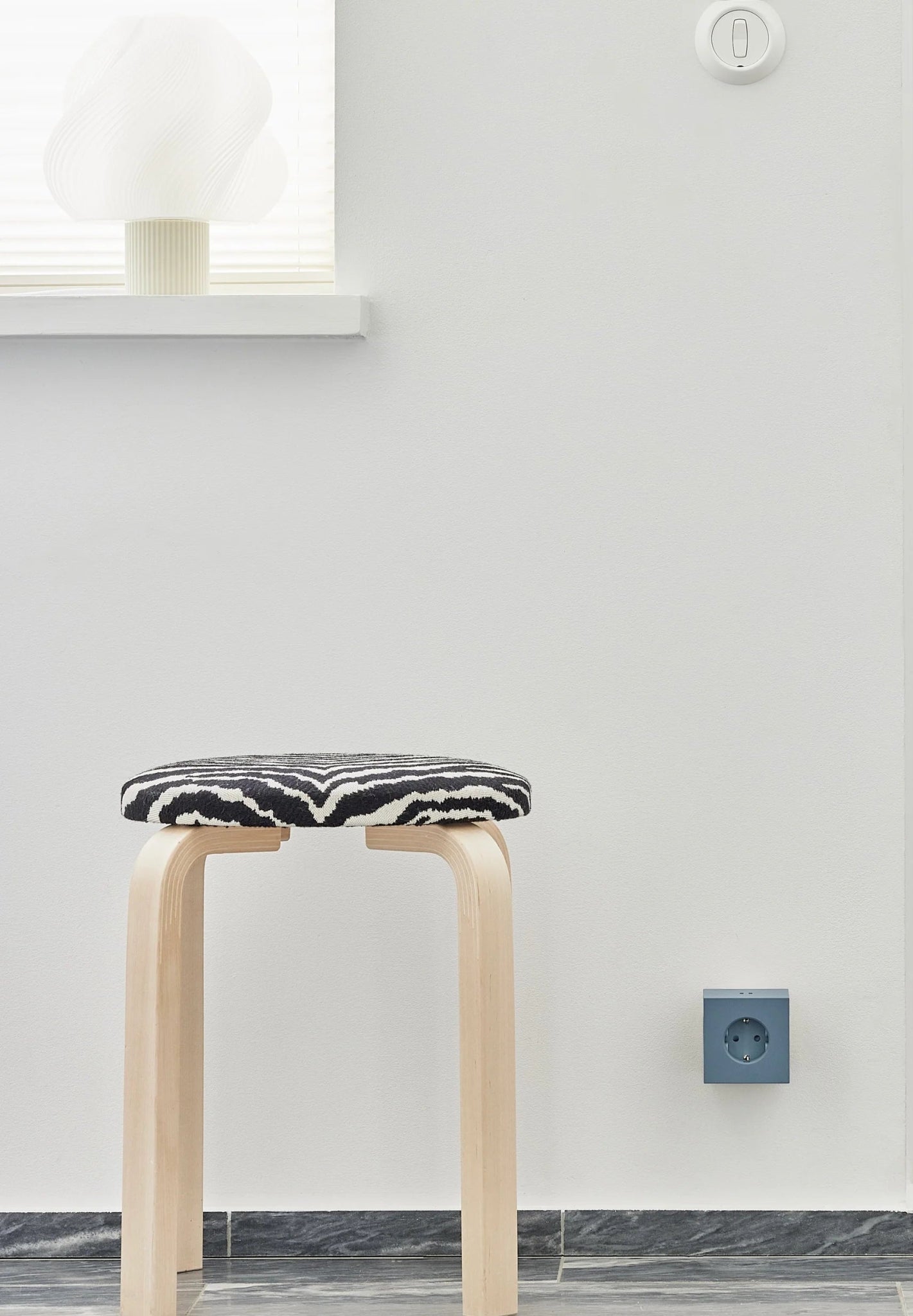 AVOLT - Square 2 - Ocean Blue - BACKYARD