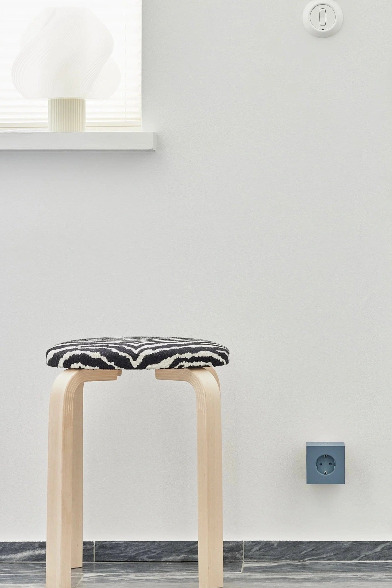 AVOLT - Square 2 - Ocean Blue - BACKYARD