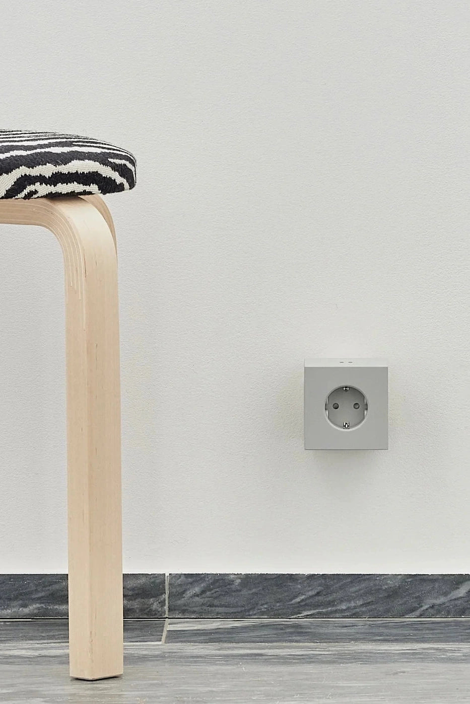 AVOLT - Square 2 - Gotland Grey - BACKYARD