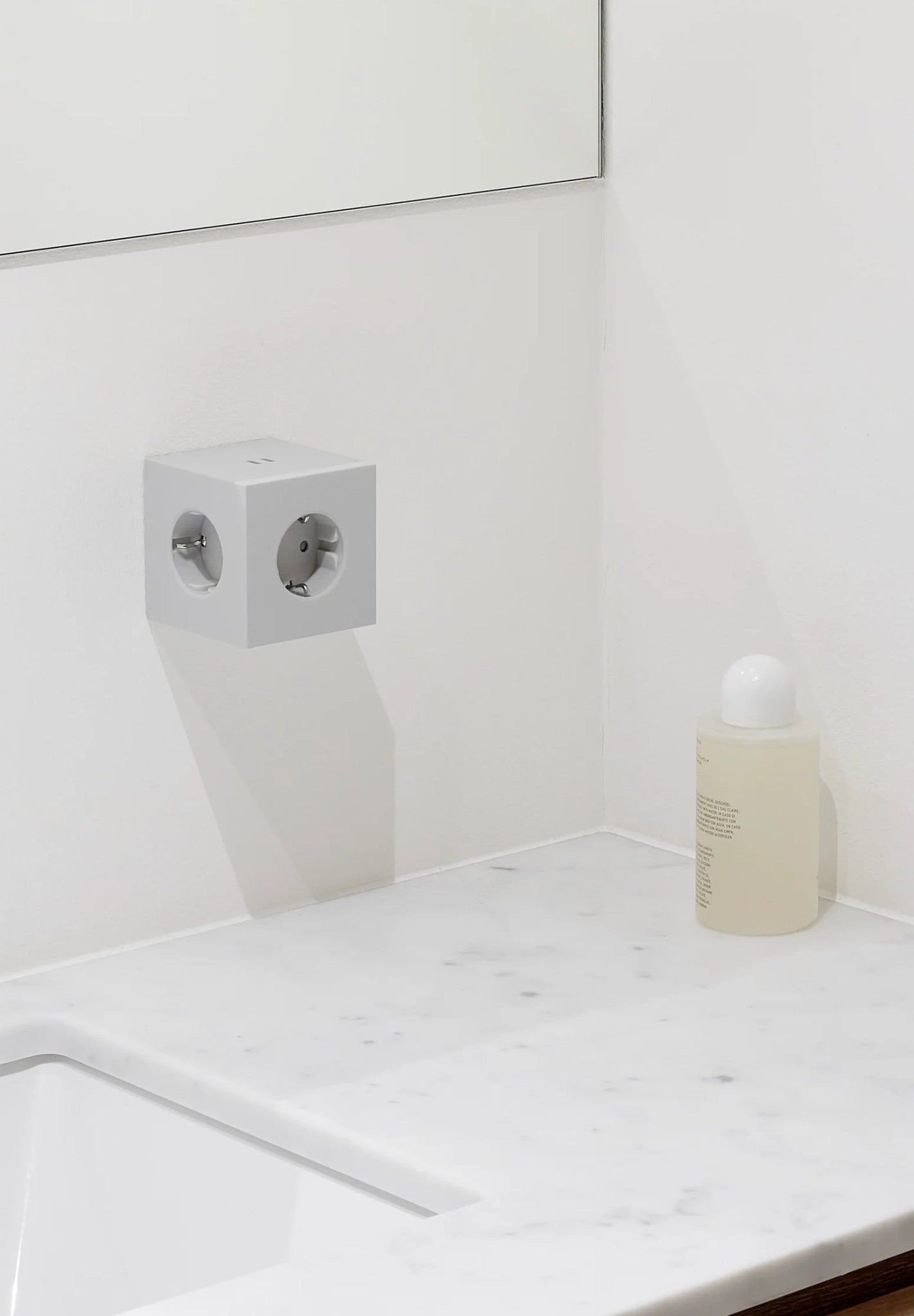 AVOLT - Square 2 - Gotland Grey - BACKYARD