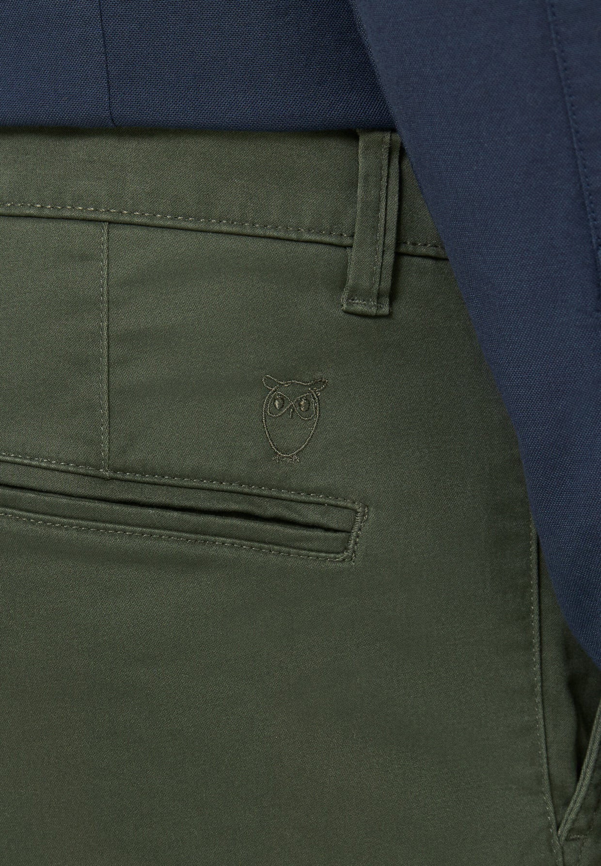 KNOWLEDGE COTTON - Luca Slim Twill Chino Pants - Forest Night - BACKYARD