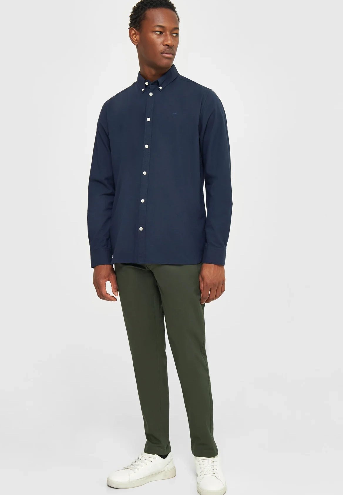 KNOWLEDGE COTTON - Luca Slim Twill Chino Pants - Forest Night - BACKYARD
