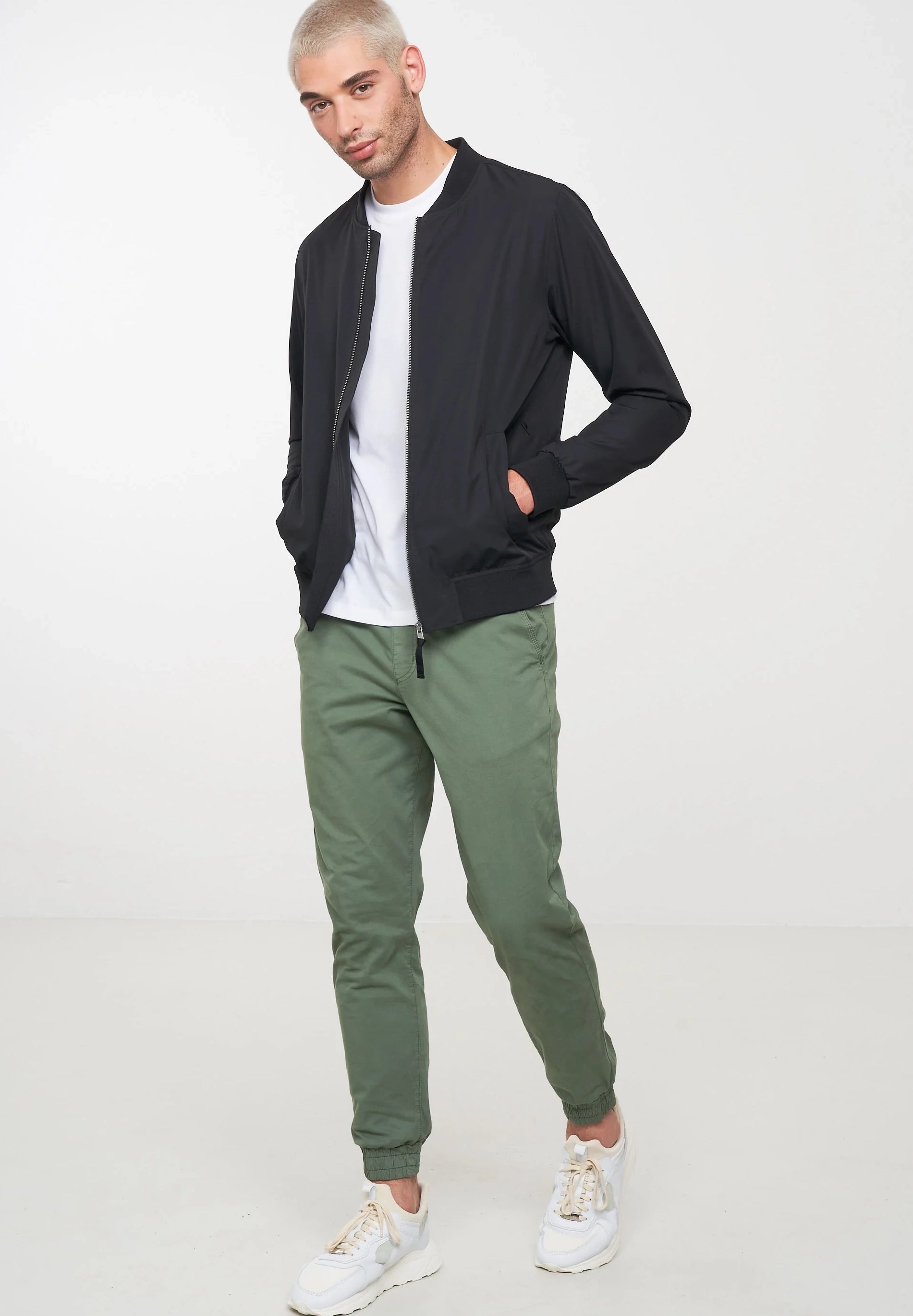 RECOLUTION - Aspen - Black - BACKYARD