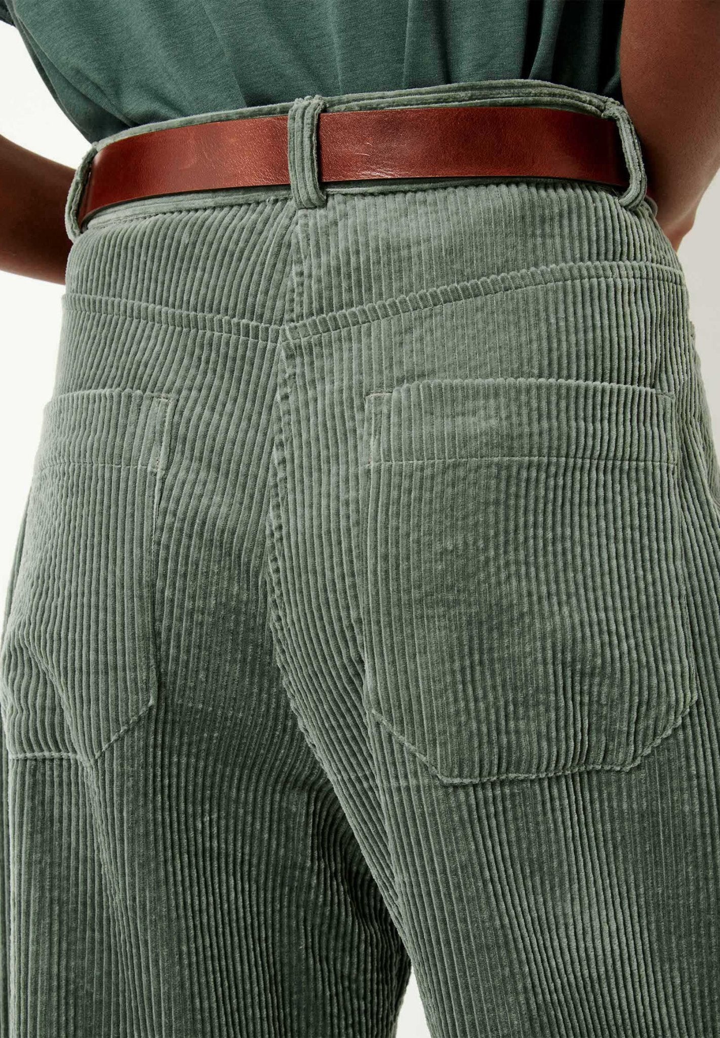 SESSUN - Insta Hello - Misty Jade - BACKYARD