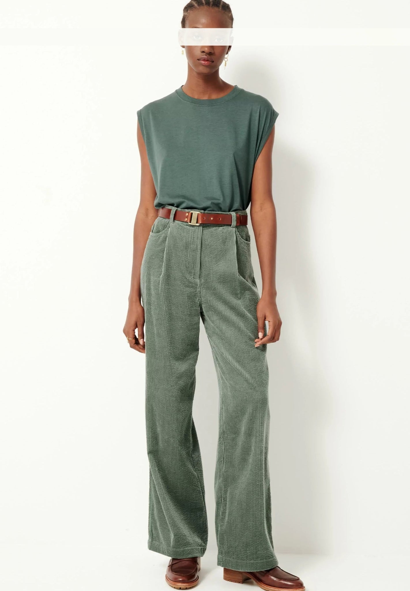 SESSUN - Insta Hello - Misty Jade - BACKYARD