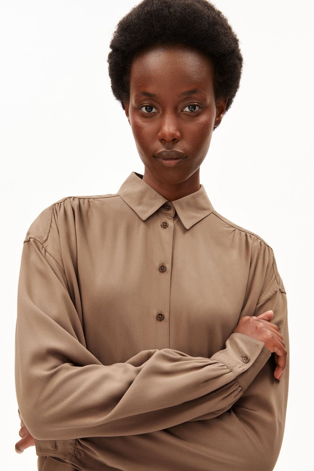 ARMEDANGELS-Efinaraa Ecovero Blouse-Amberwood-BACKYARD