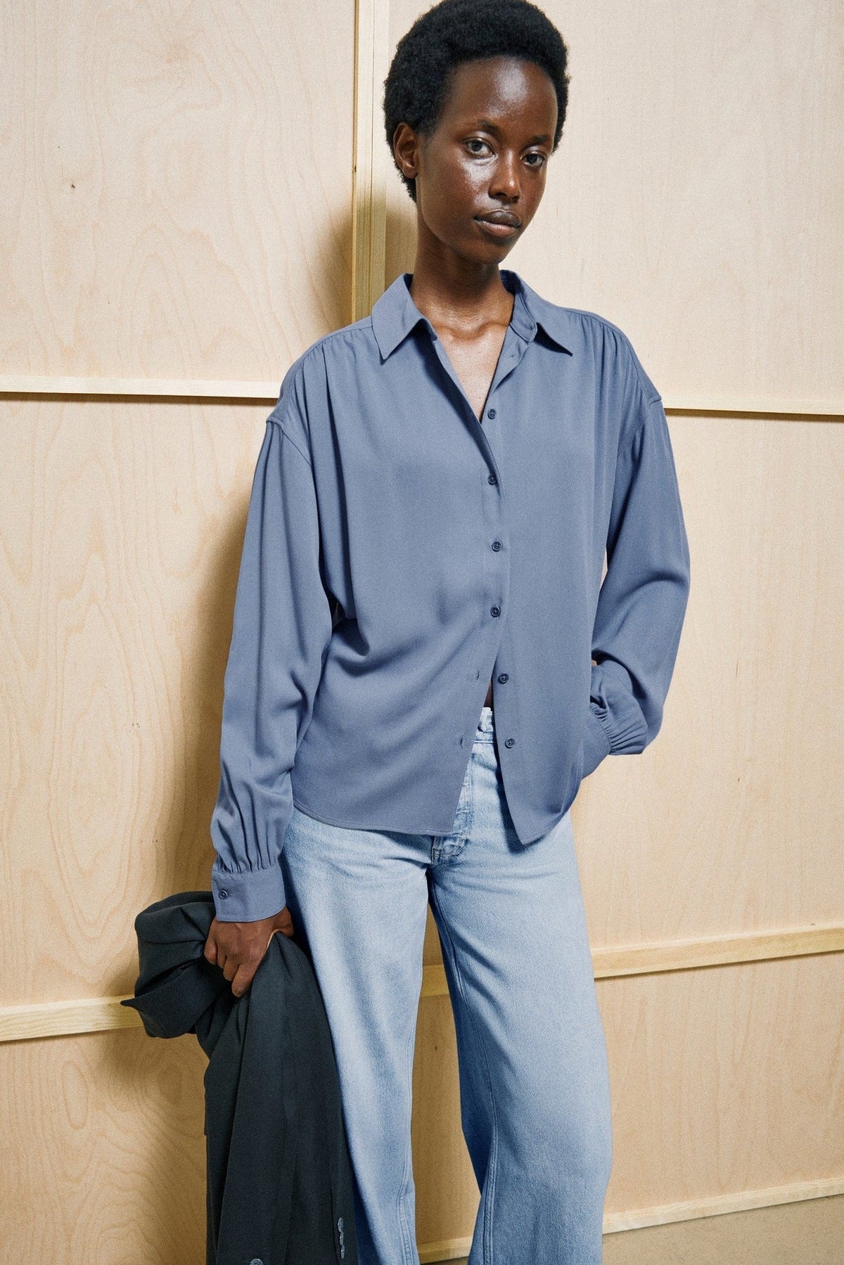 ARMEDANGELS-Efinaraa Ecovero Blouse-Dusty Moon-BACKYARD