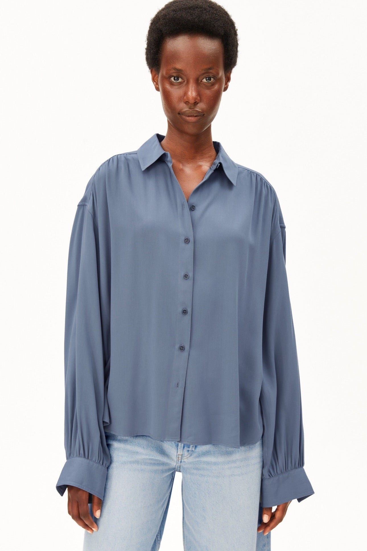 ARMEDANGELS-Efinaraa Ecovero Blouse-Dusty Moon-BACKYARD