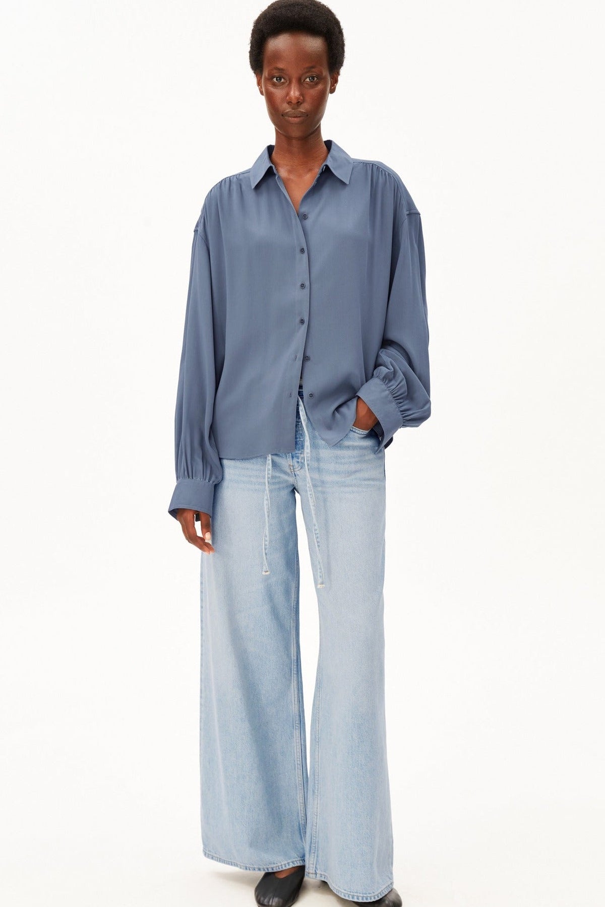 ARMEDANGELS-Efinaraa Ecovero Blouse-Dusty Moon-BACKYARD