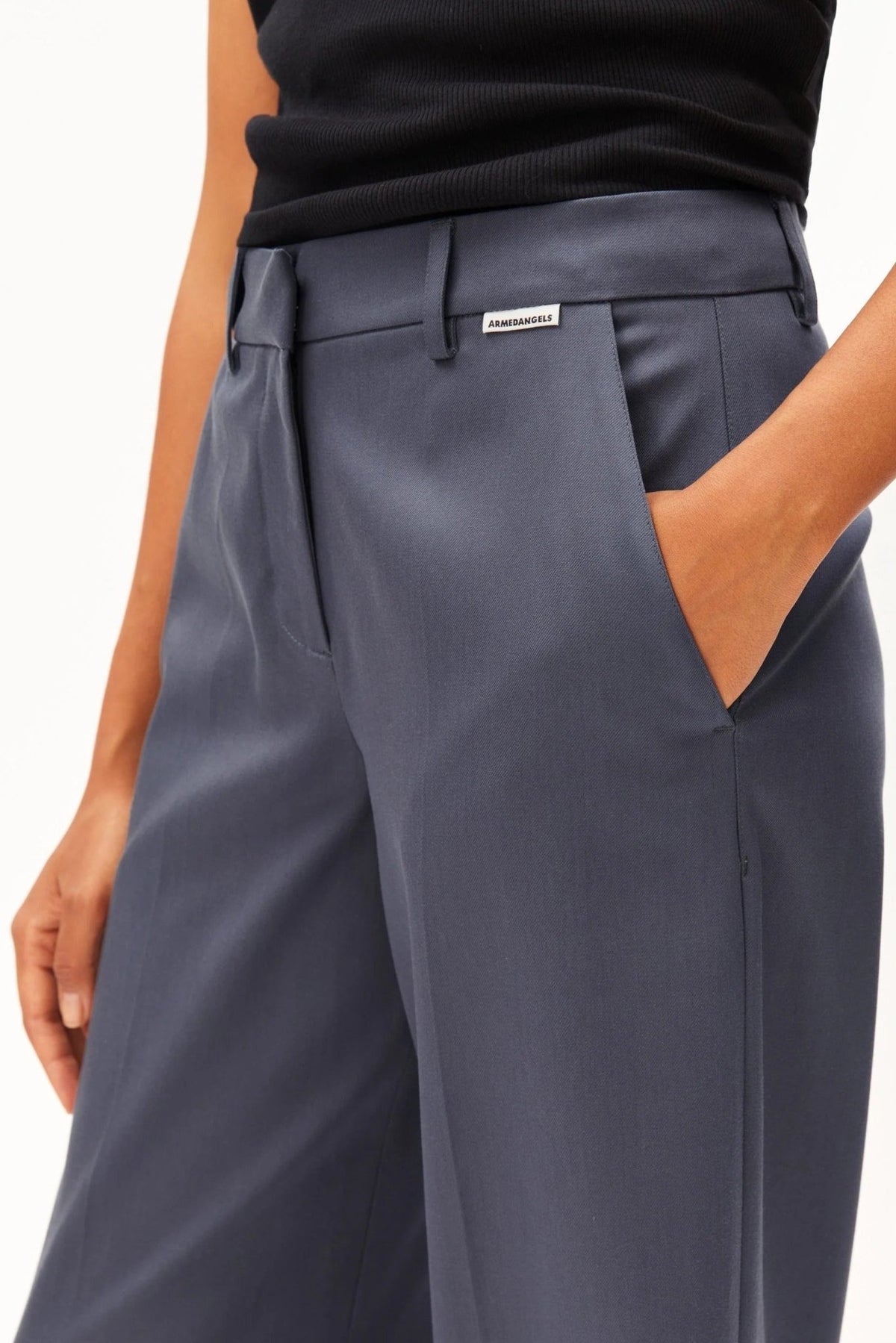 ARMEDANGELS-Leandraa Pant-Moonshadow-BACKYARD