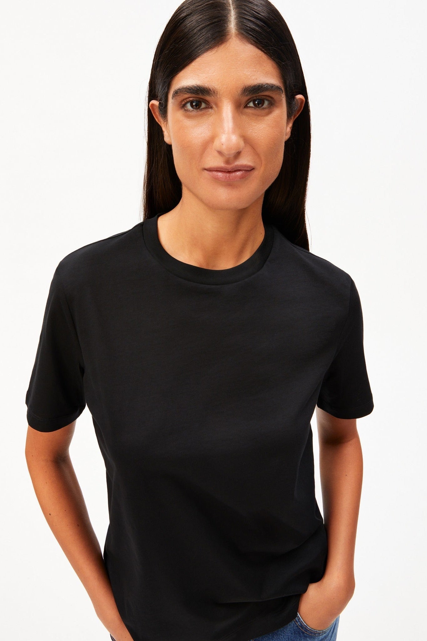 ARMEDANGELS-Lualaa T-Shirt-Black-BACKYARD