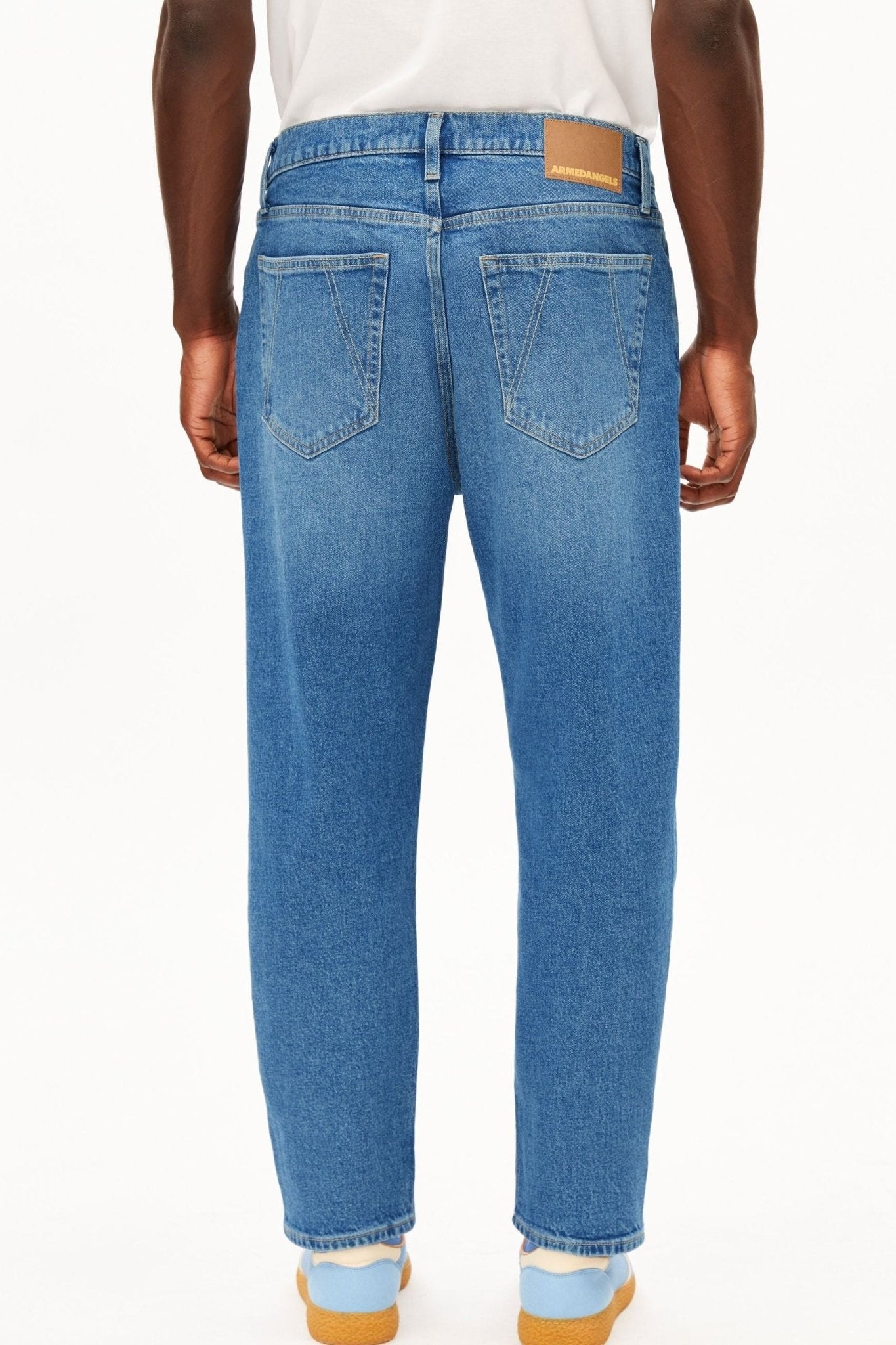 ARMEDANGELS-Maakx Relaxed Tapered Jean-Orkla-BACKYARD