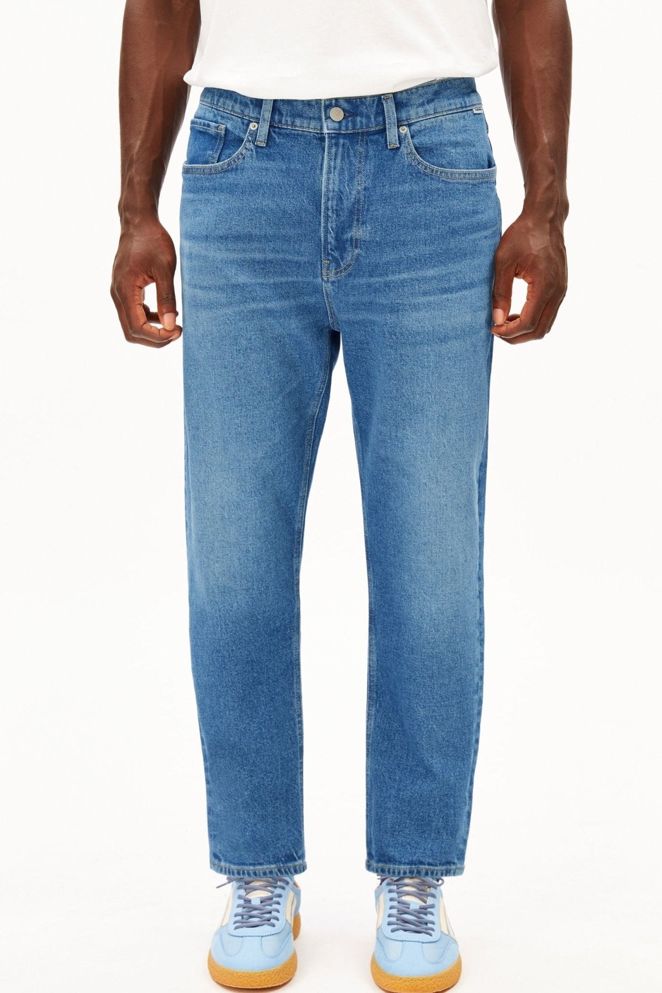 ARMEDANGELS-Maakx Relaxed Tapered Jean-Orkla-BACKYARD