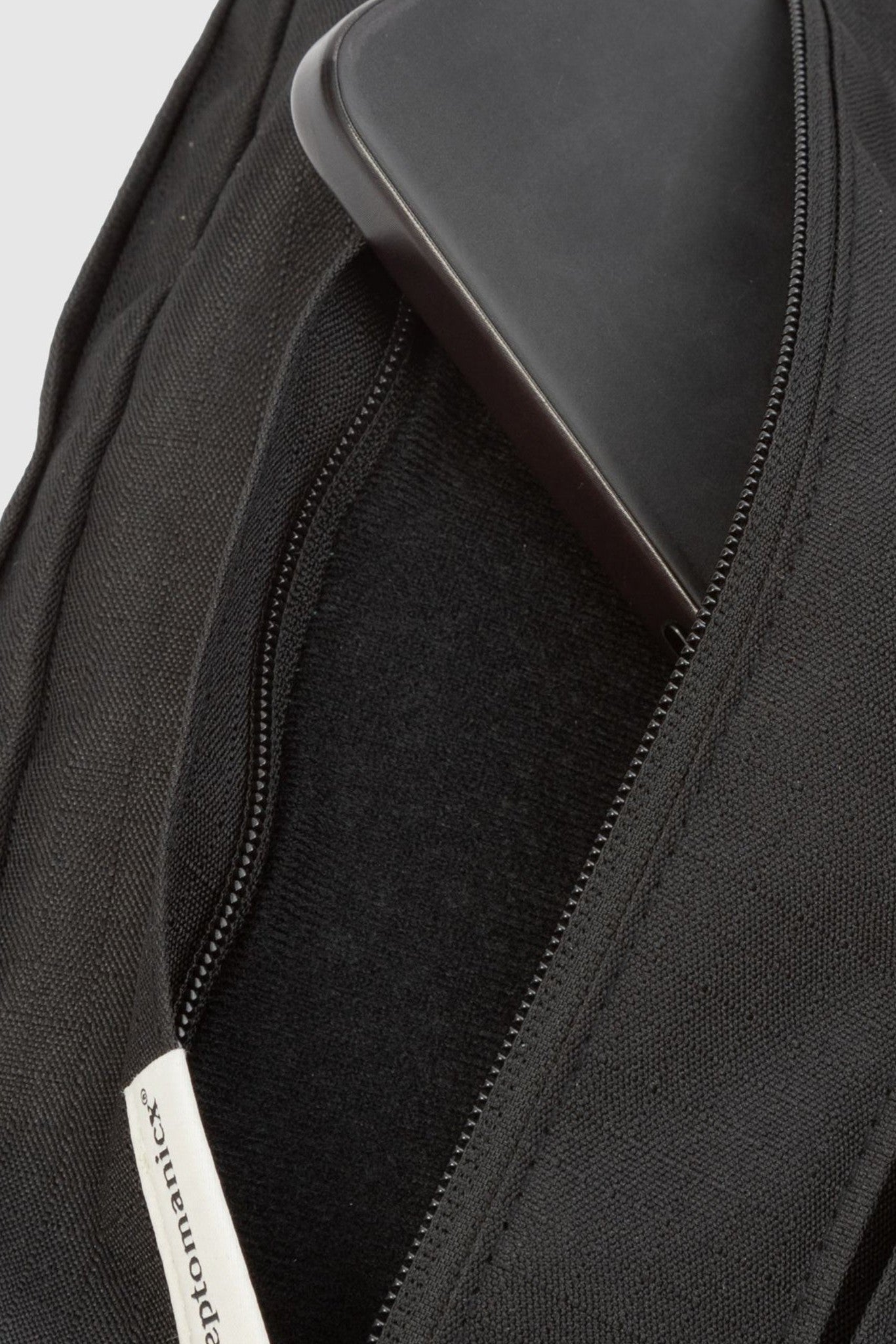 CLEPTOMANICX - Tap M2 Hipbag - Black - BACKYARD