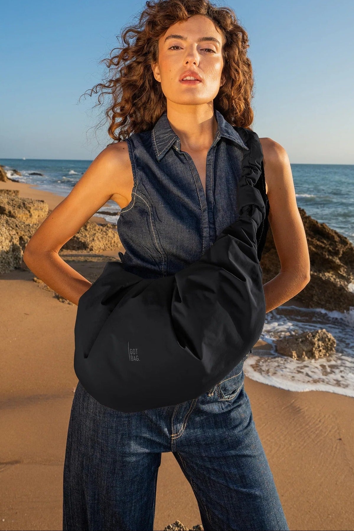 GOT BAG - Pleat Moon Bag Large - Black - BACKYARD
