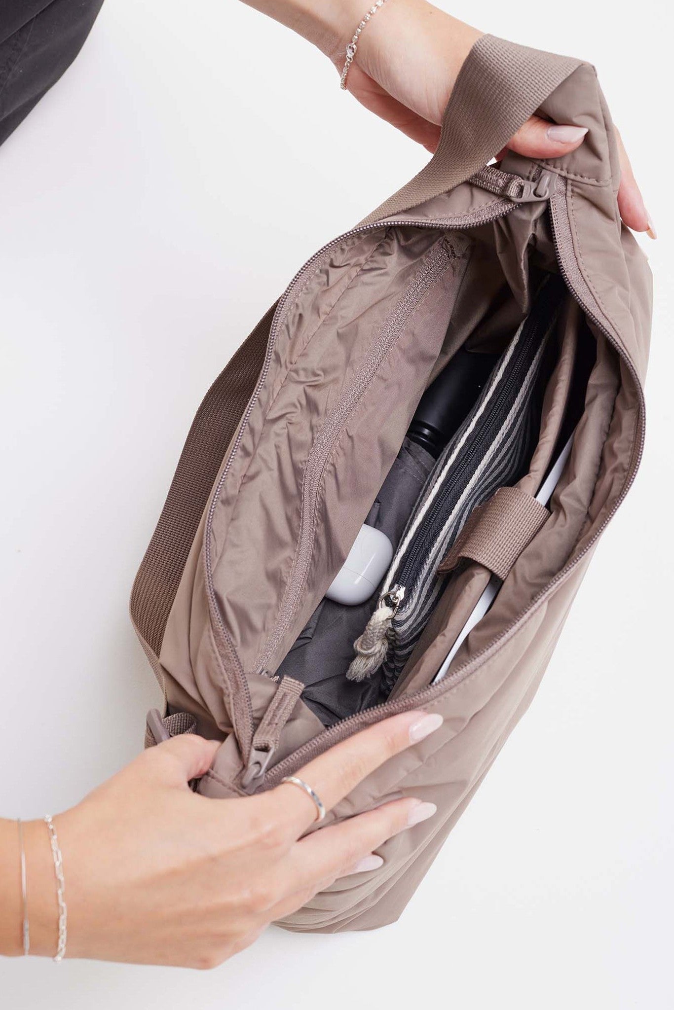 GOT BAG - Puffer Square Bag Large - Oyster Monochrome - BACKYARD