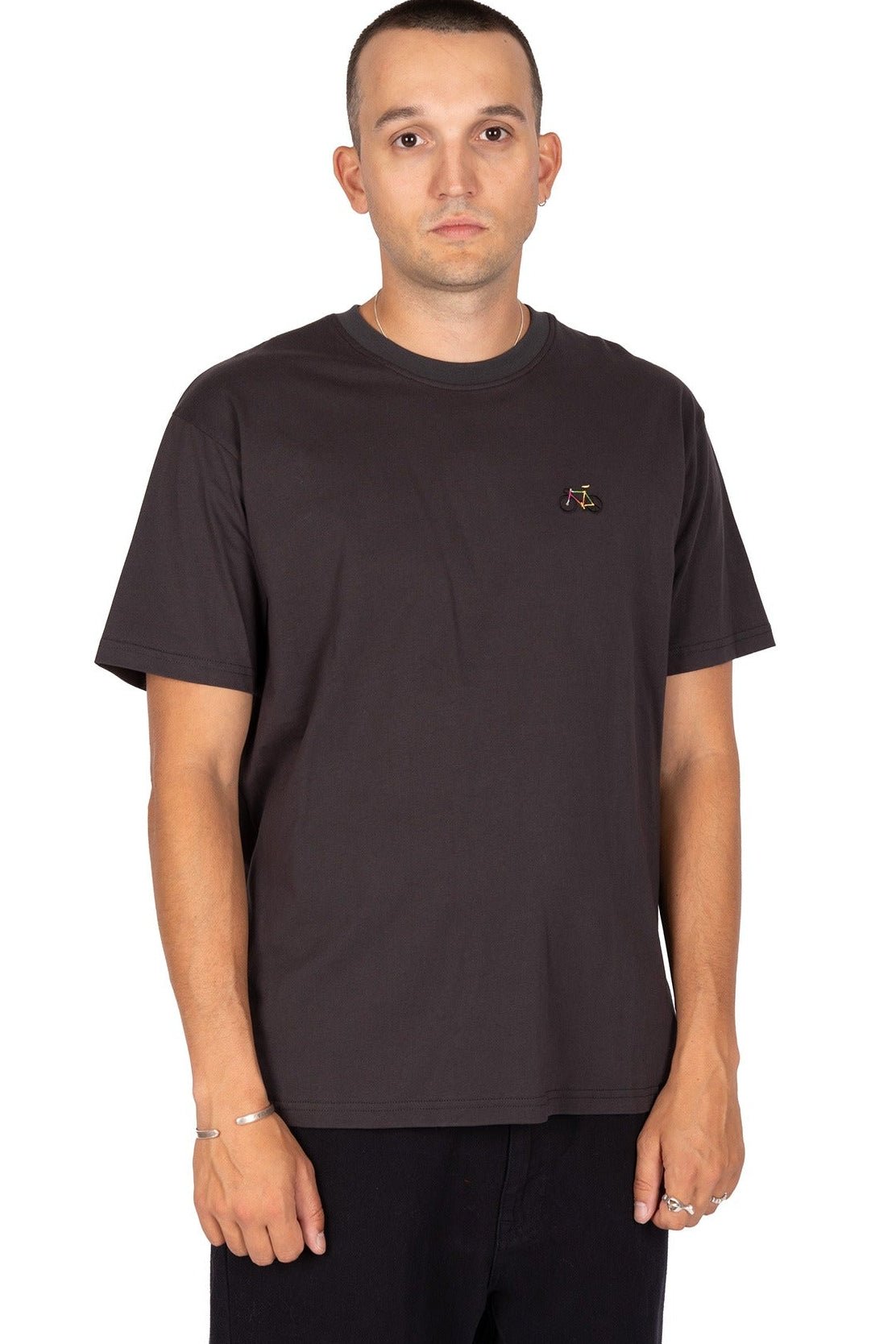 IRIEDAILY-Peaceride Emb Tee-Coal-BACKYARD