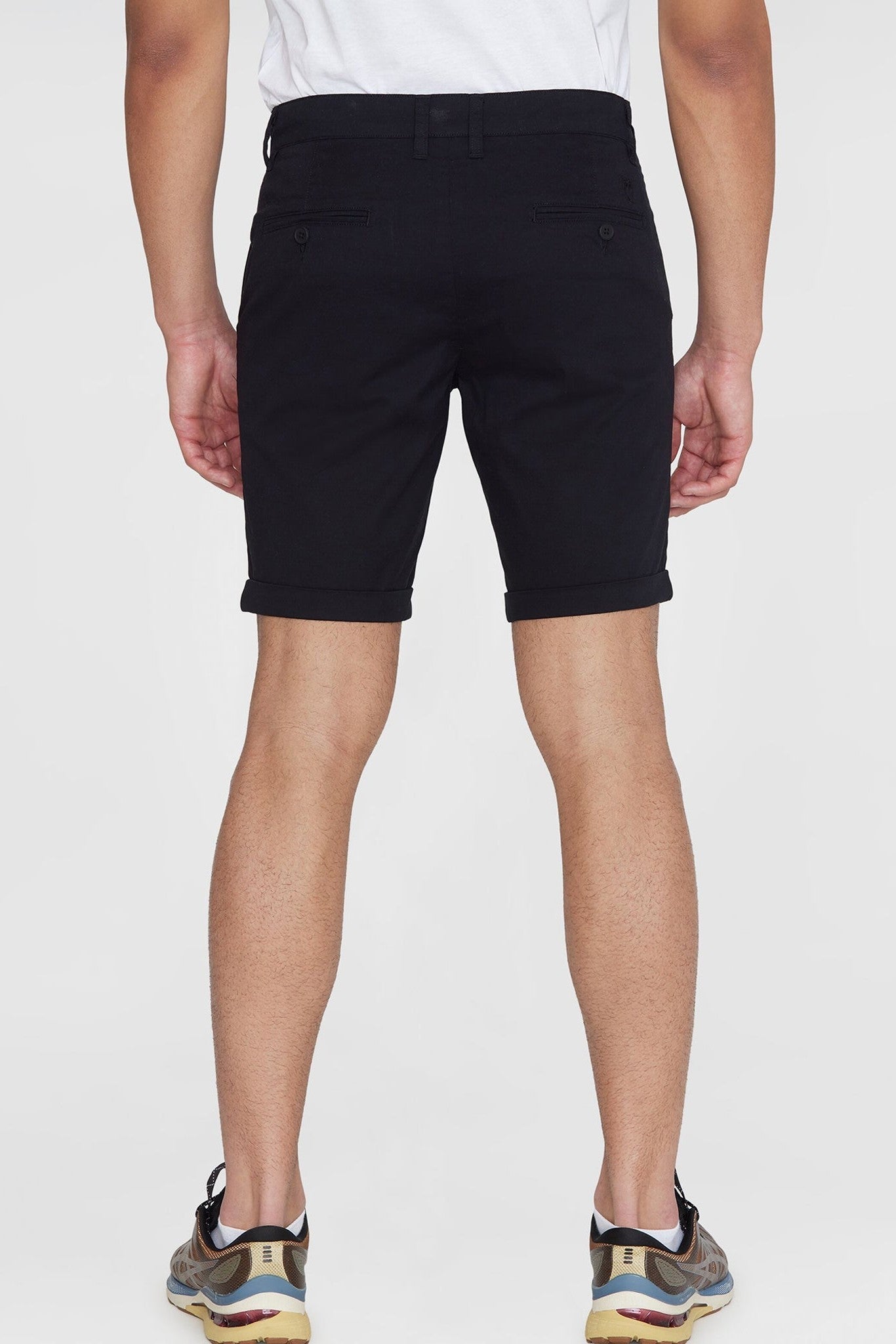 KNOWLEDGE COTTON - Chuck Regular Chino Poplin Shorts - Black Jet - BACKYARD