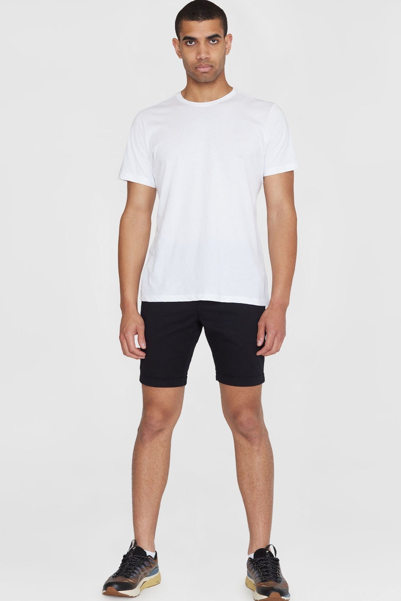 KNOWLEDGE COTTON - Chuck Regular Chino Poplin Shorts - Black Jet - BACKYARD