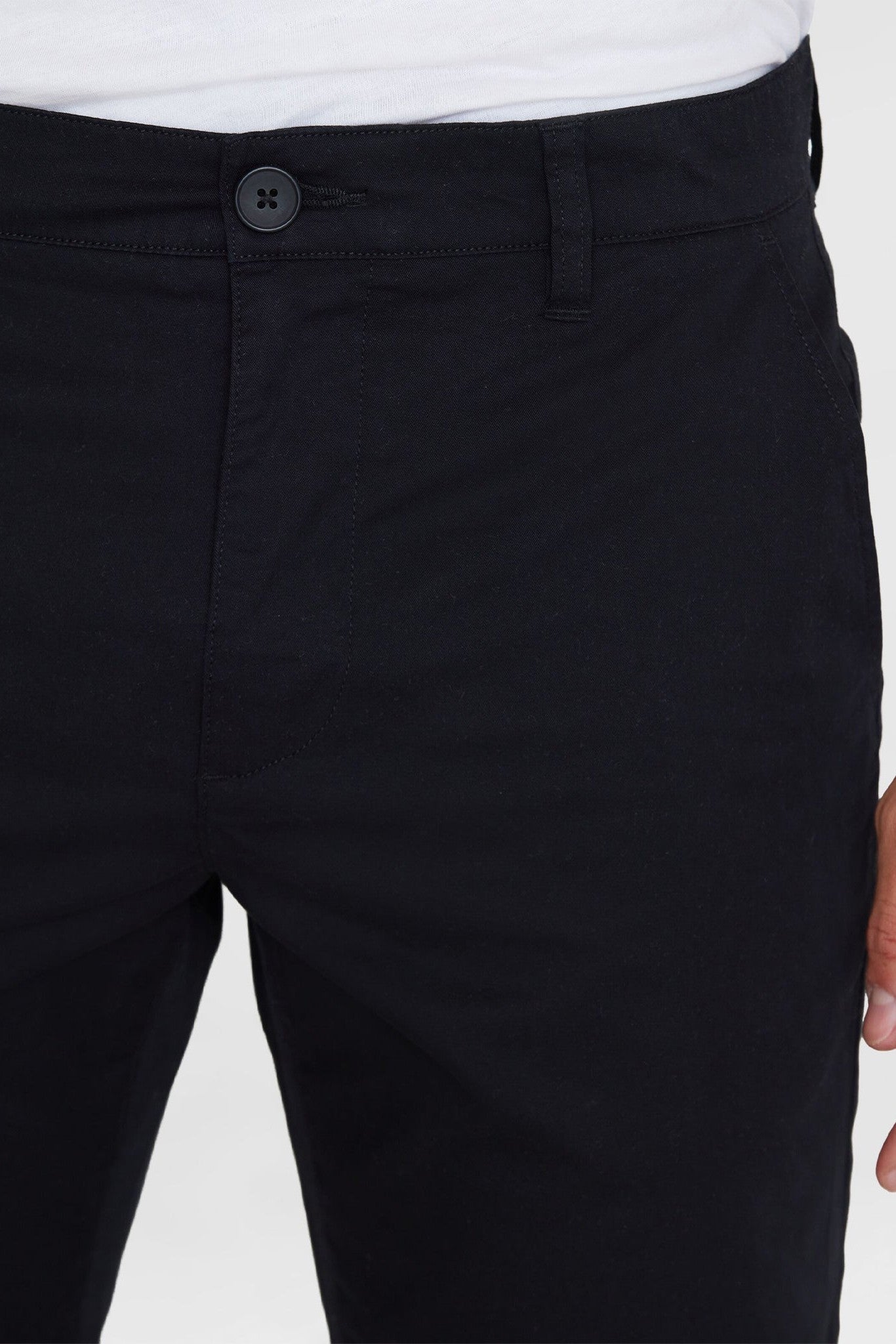 KNOWLEDGE COTTON - Chuck Regular Chino Poplin Shorts - Black Jet - BACKYARD