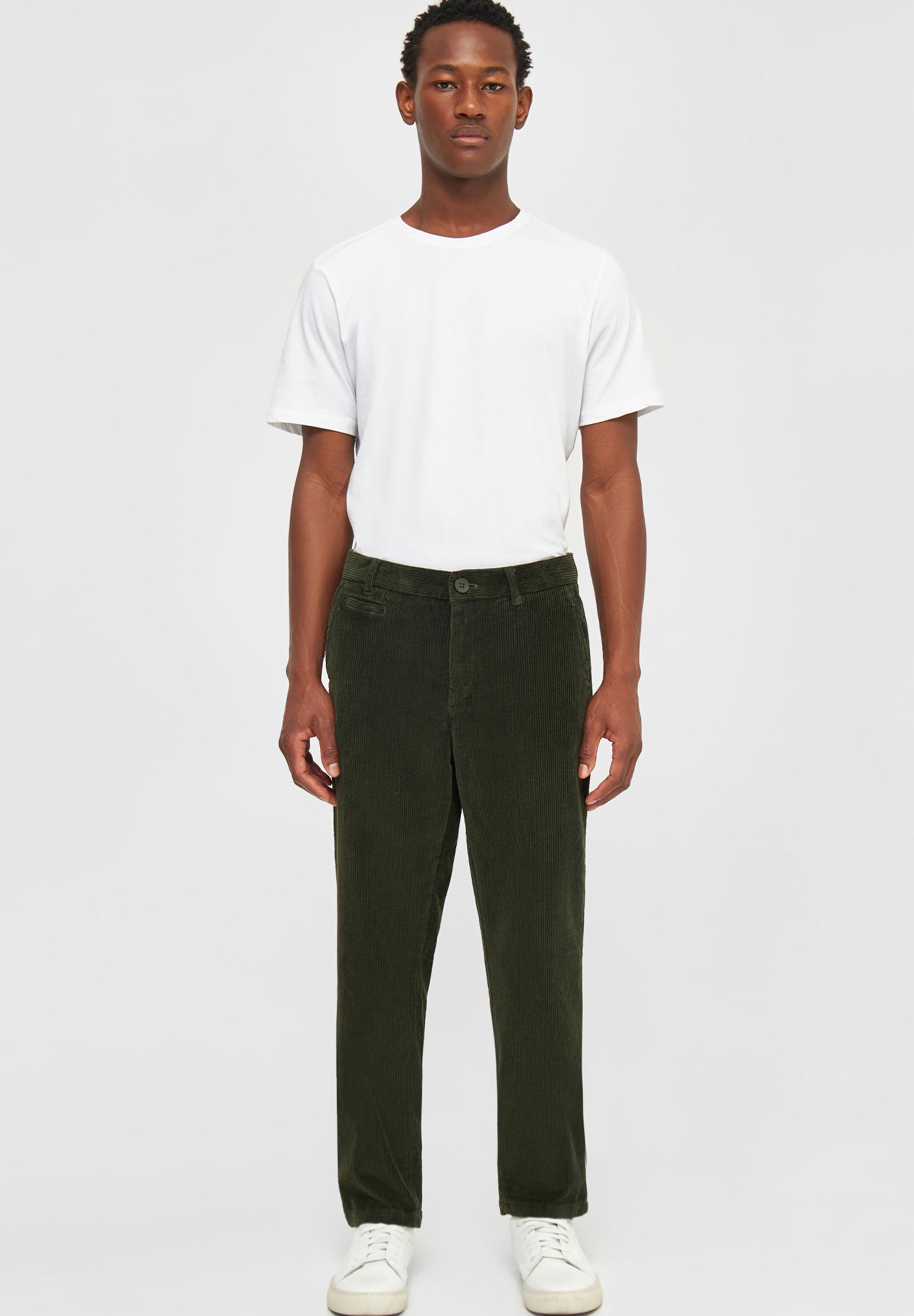 KNOWLEDGE COTTON - Chuck Regular Cord Chino Pants - Forest Night - BACKYARD