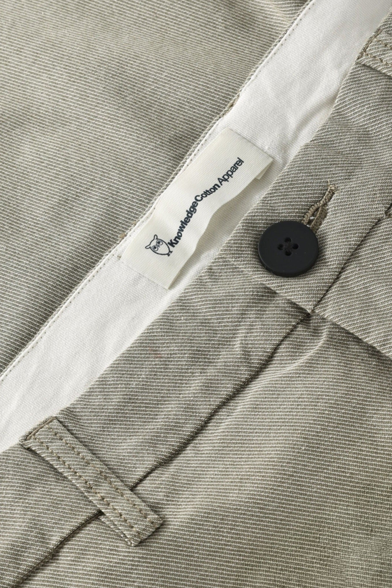 KNOWLEDGE COTTON - Chuck Regular Twill Shorts - Burned Olive - BACKYARD