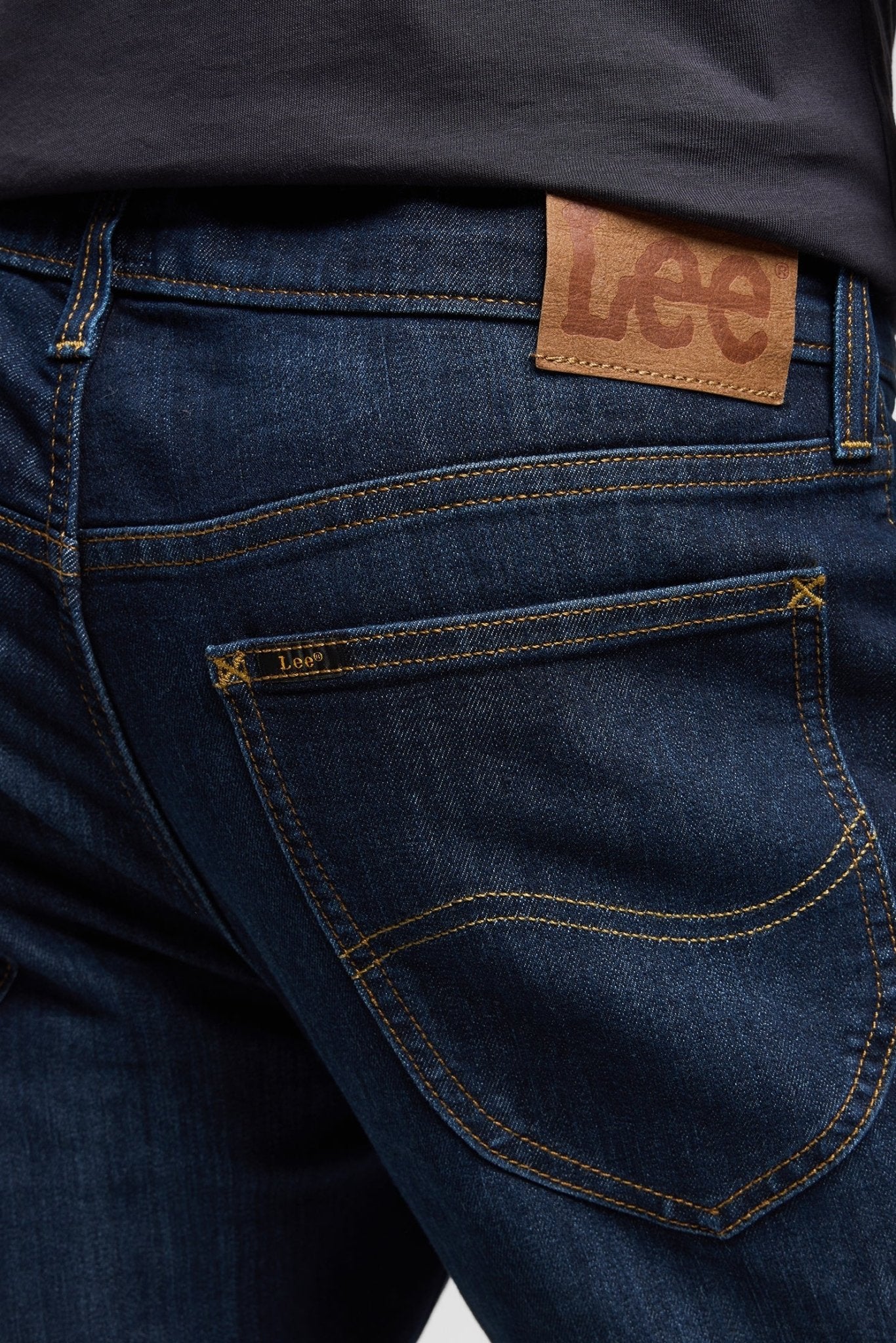 LEE - Daren - Strong Hand - BACKYARD